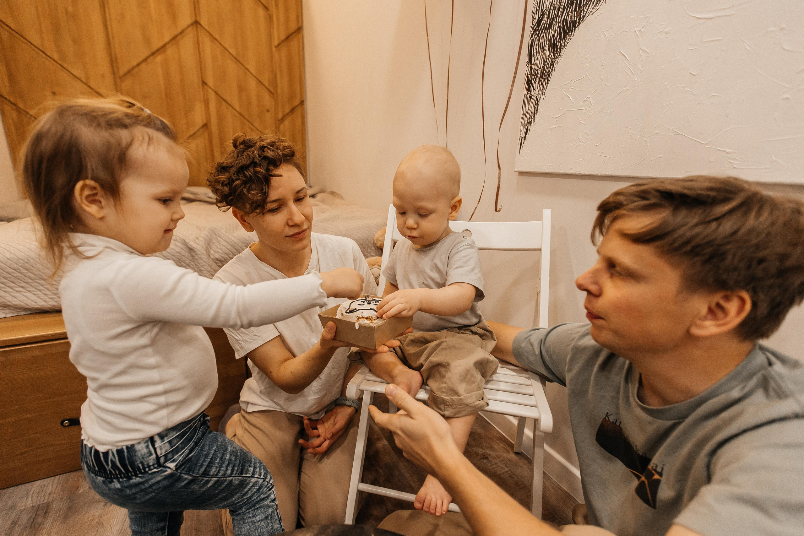 1 год дома. Фотограф Авилова Дарья ● Тюмень● Съемка больших семей ●Архив поколений