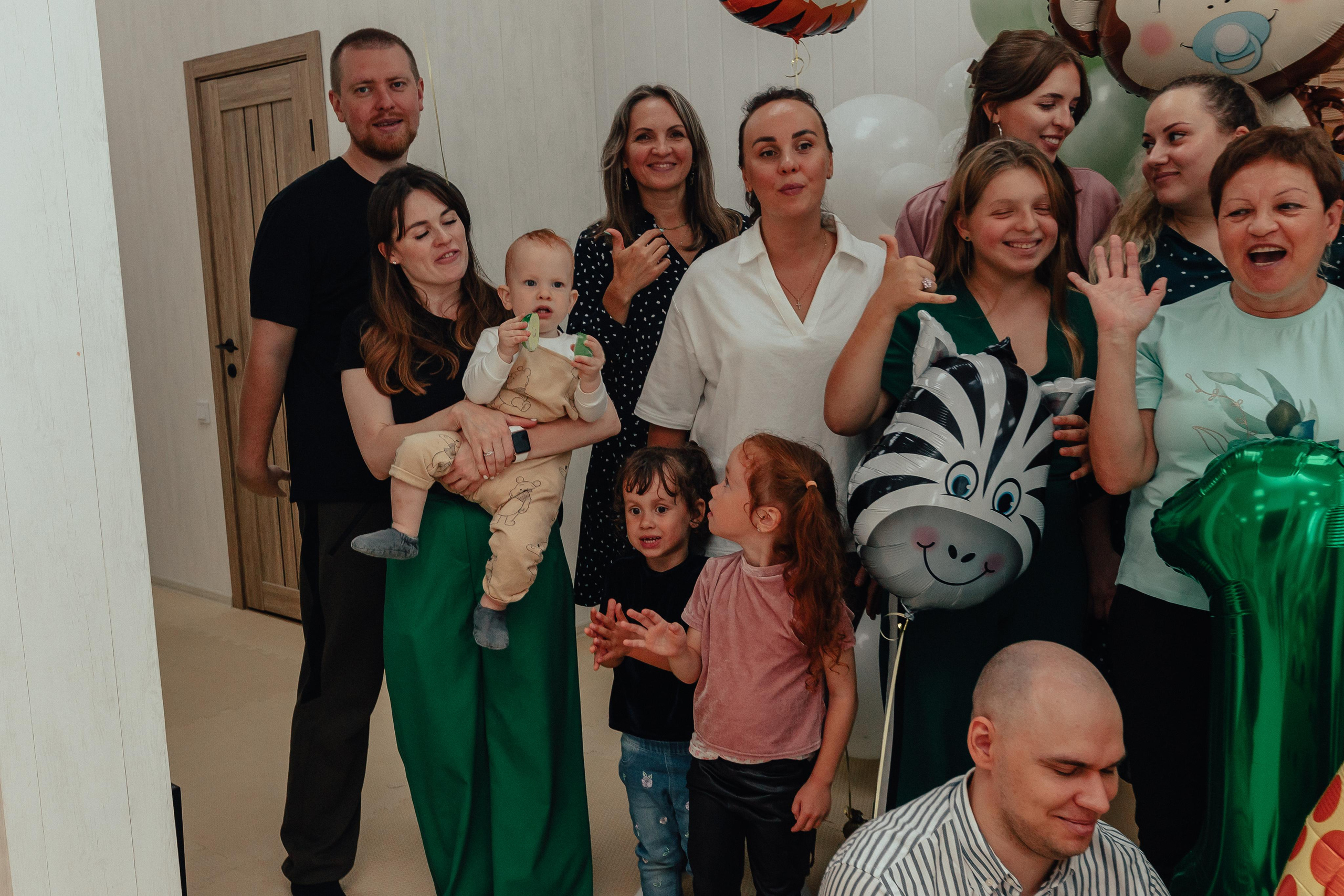 1 год в игровой. Фотограф Авилова Дарья ● Тюмень● Съемка больших семей ●Архив поколений