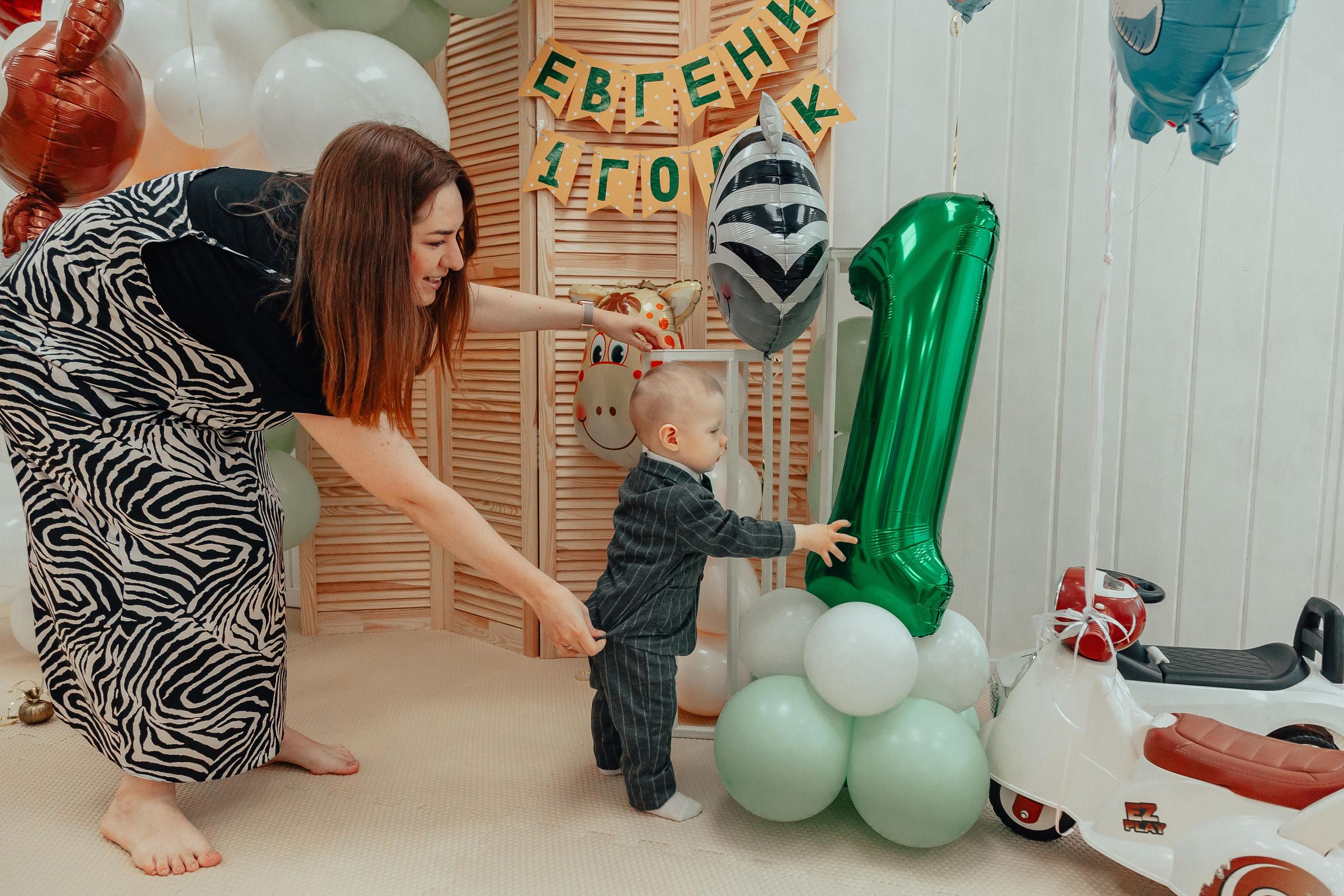 1 год в игровой. Фотограф Авилова Дарья ● Тюмень● Съемка больших семей ●Архив поколений