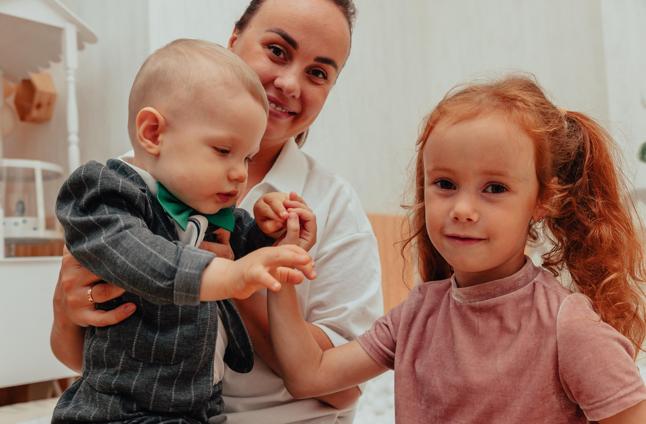 1 год в игровой. Фотограф Авилова Дарья ● Тюмень● Съемка больших семей ●Архив поколений