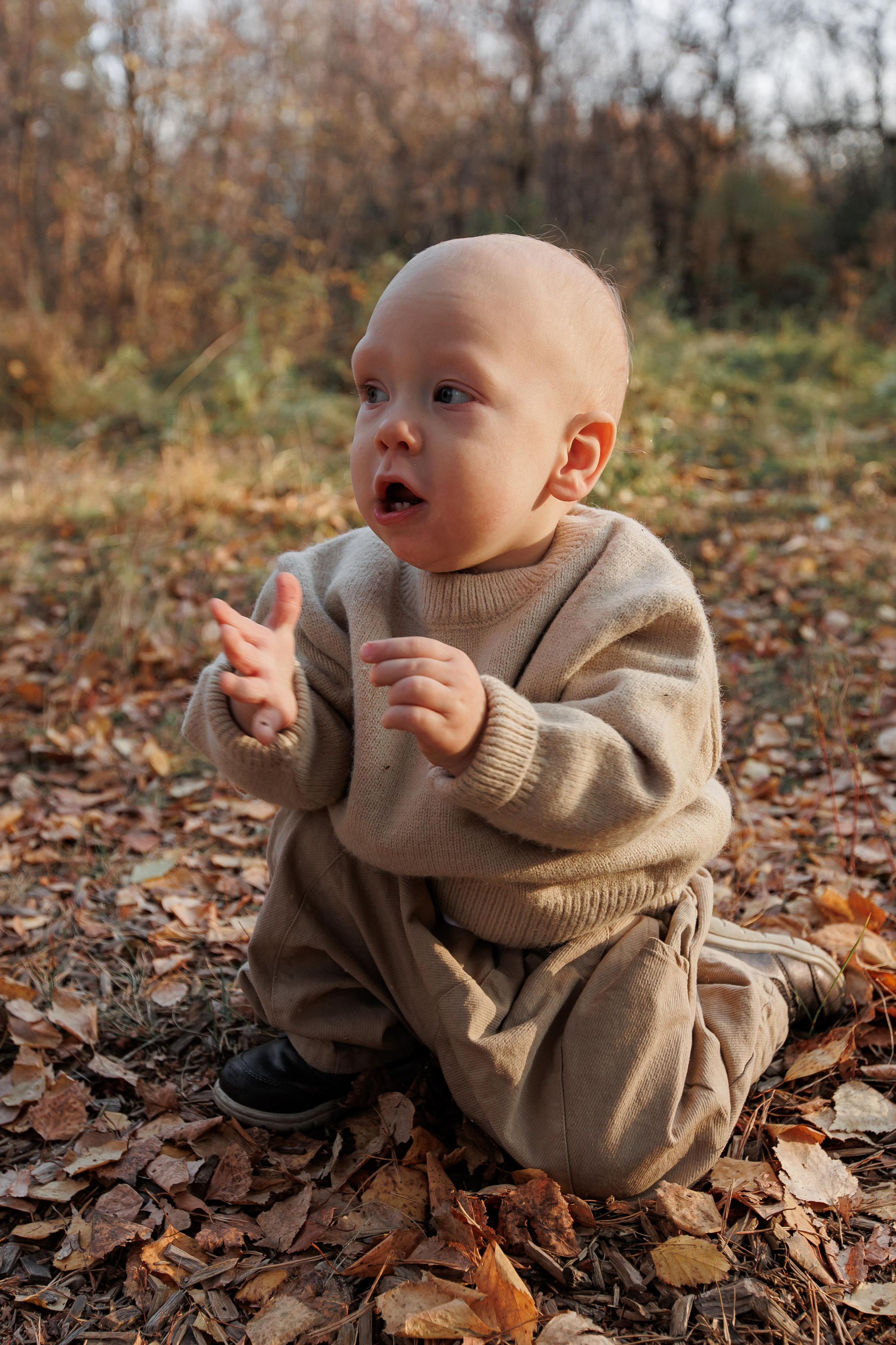 Мама и малыш (прогулка). Фотограф Авилова Дарья ● Тюмень● Съемка больших семей ●Архив поколений