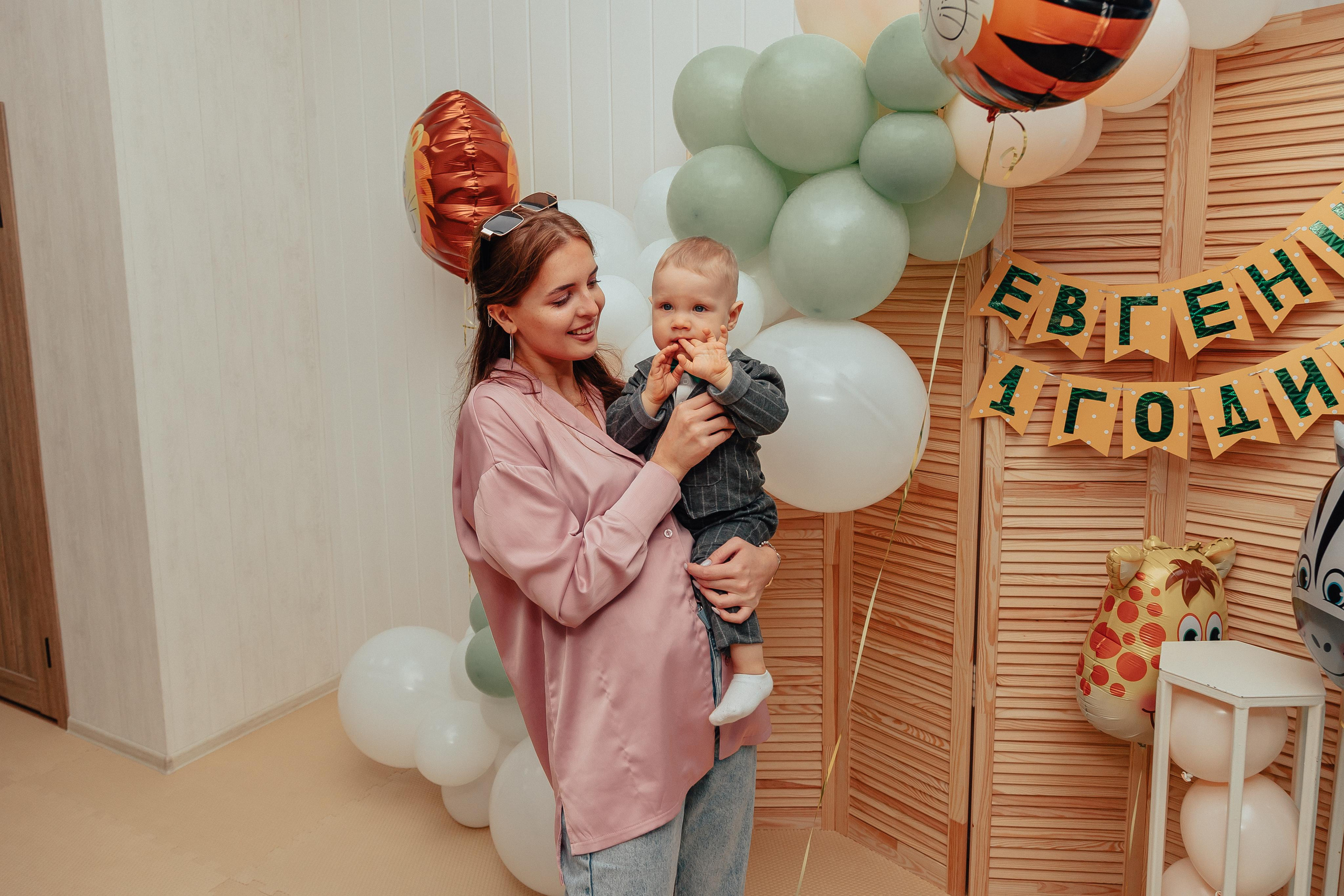 1 год в игровой. Фотограф Авилова Дарья ● Тюмень● Съемка больших семей ●Архив поколений