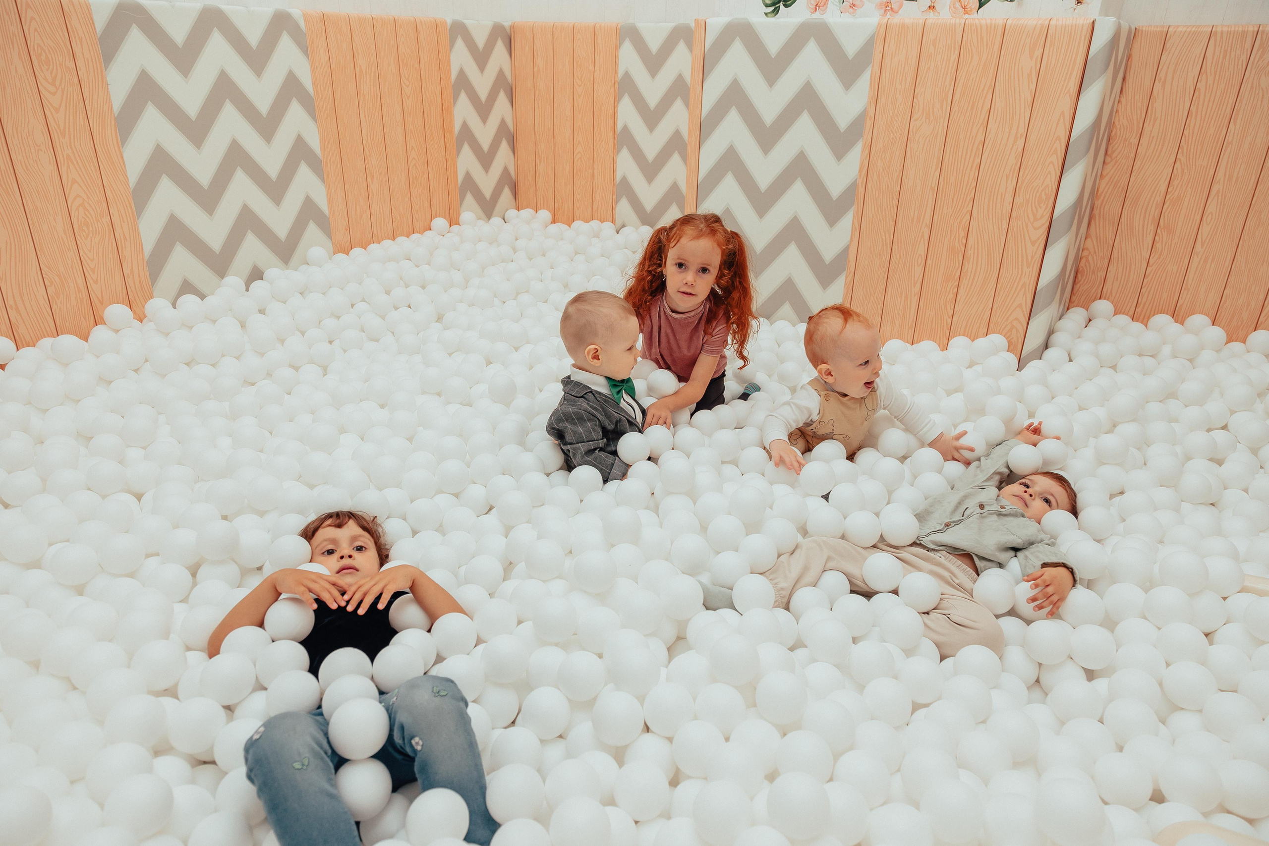 1 год в игровой. Фотограф Авилова Дарья ● Тюмень● Съемка больших семей ●Архив поколений