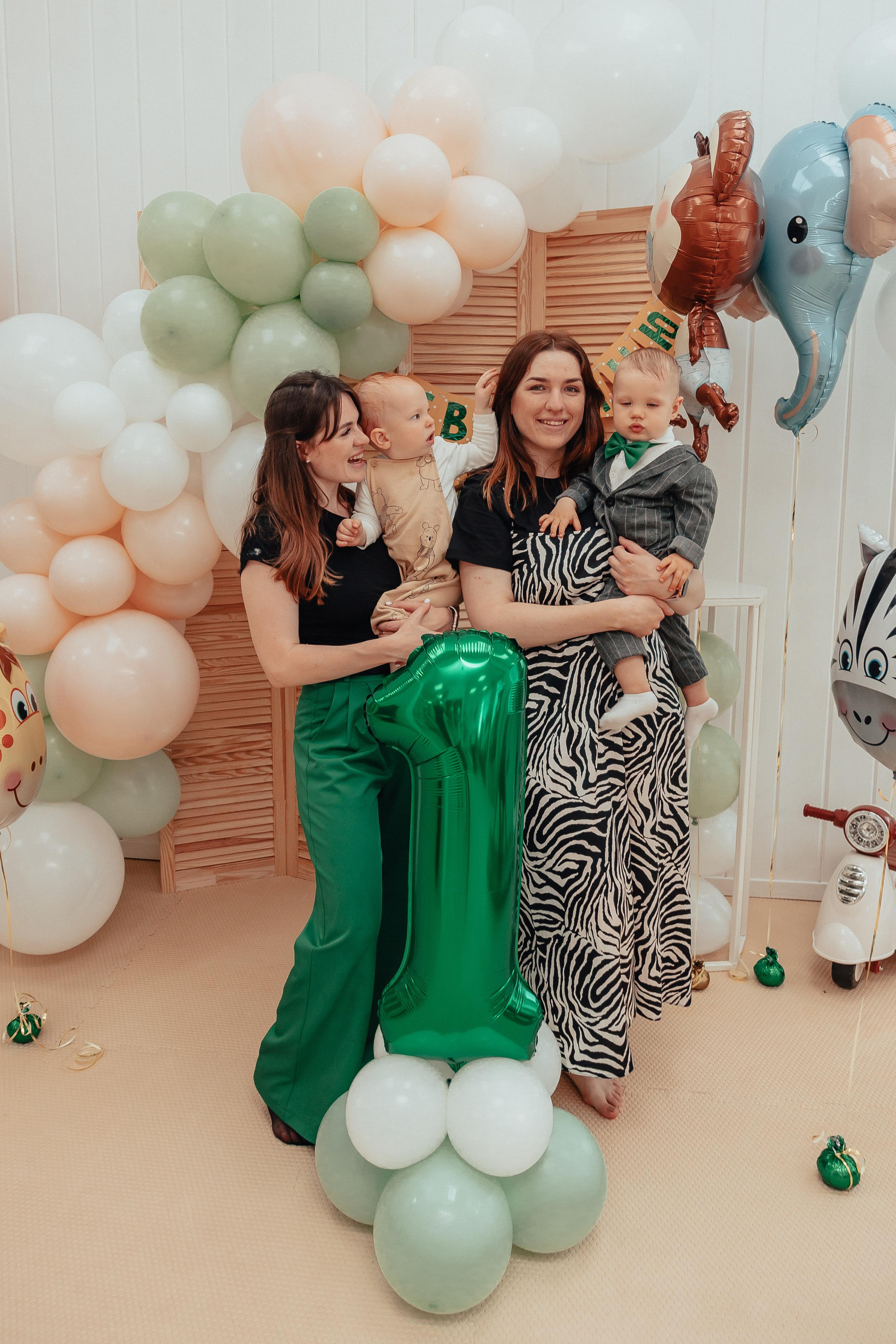 1 год в игровой. Фотограф Авилова Дарья ● Тюмень● Съемка больших семей ●Архив поколений