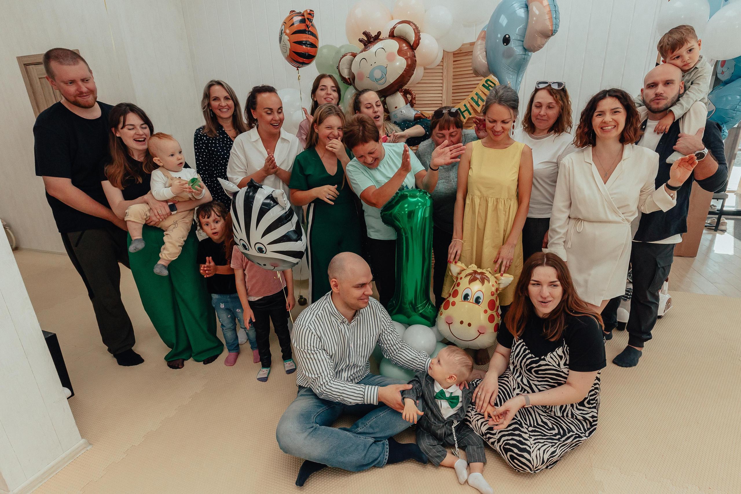 1 год в игровой. Фотограф Авилова Дарья ● Тюмень● Съемка больших семей ●Архив поколений