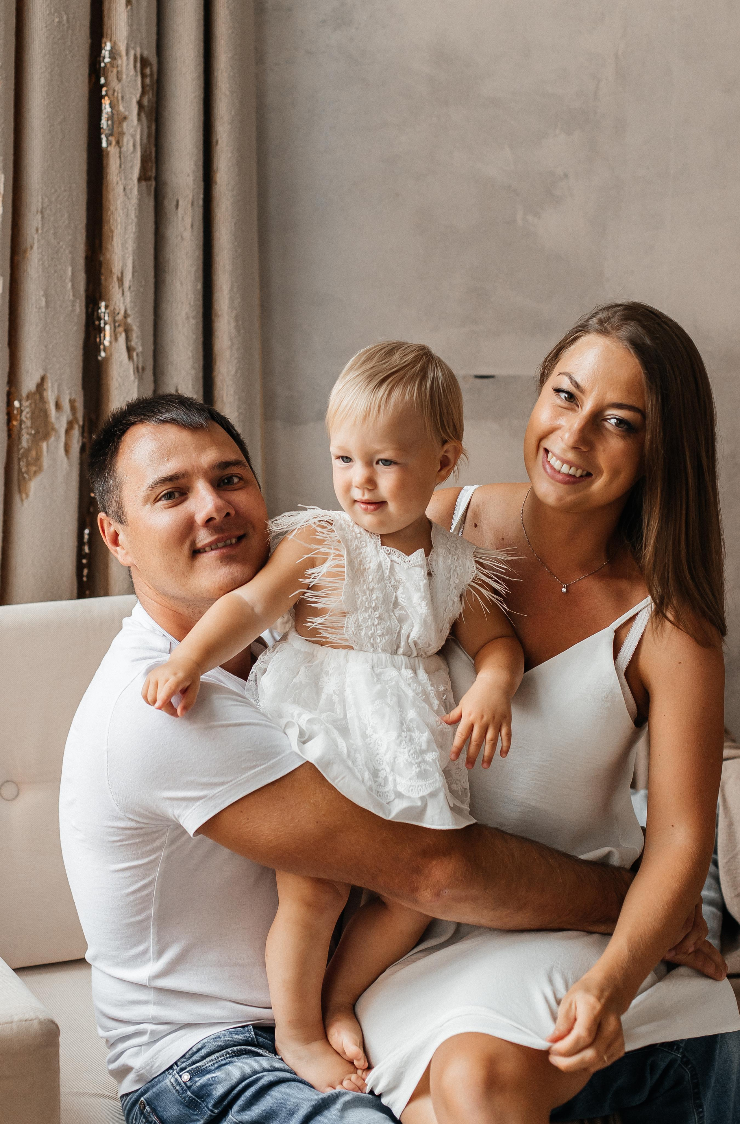 Семейная фотосессия (1 годик). Фотограф Авилова Дарья ● Тюмень● Съемка больших семей ●Архив поколений