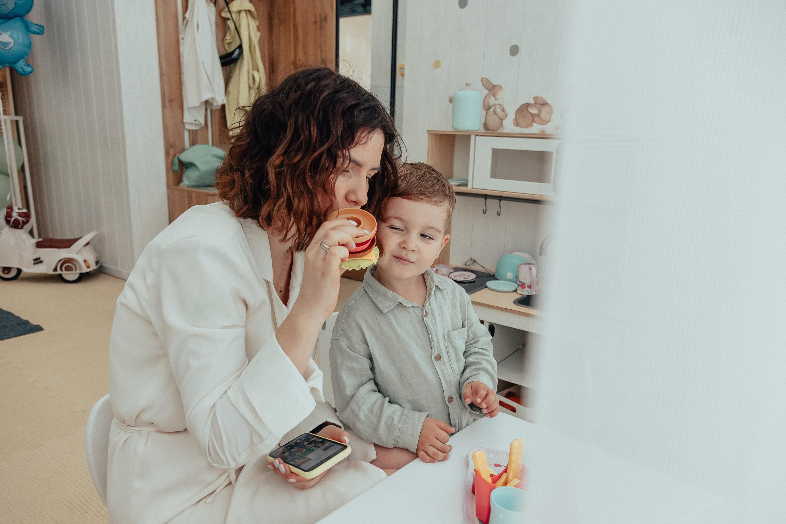 1 год в игровой. Фотограф Авилова Дарья ● Тюмень● Съемка больших семей ●Архив поколений