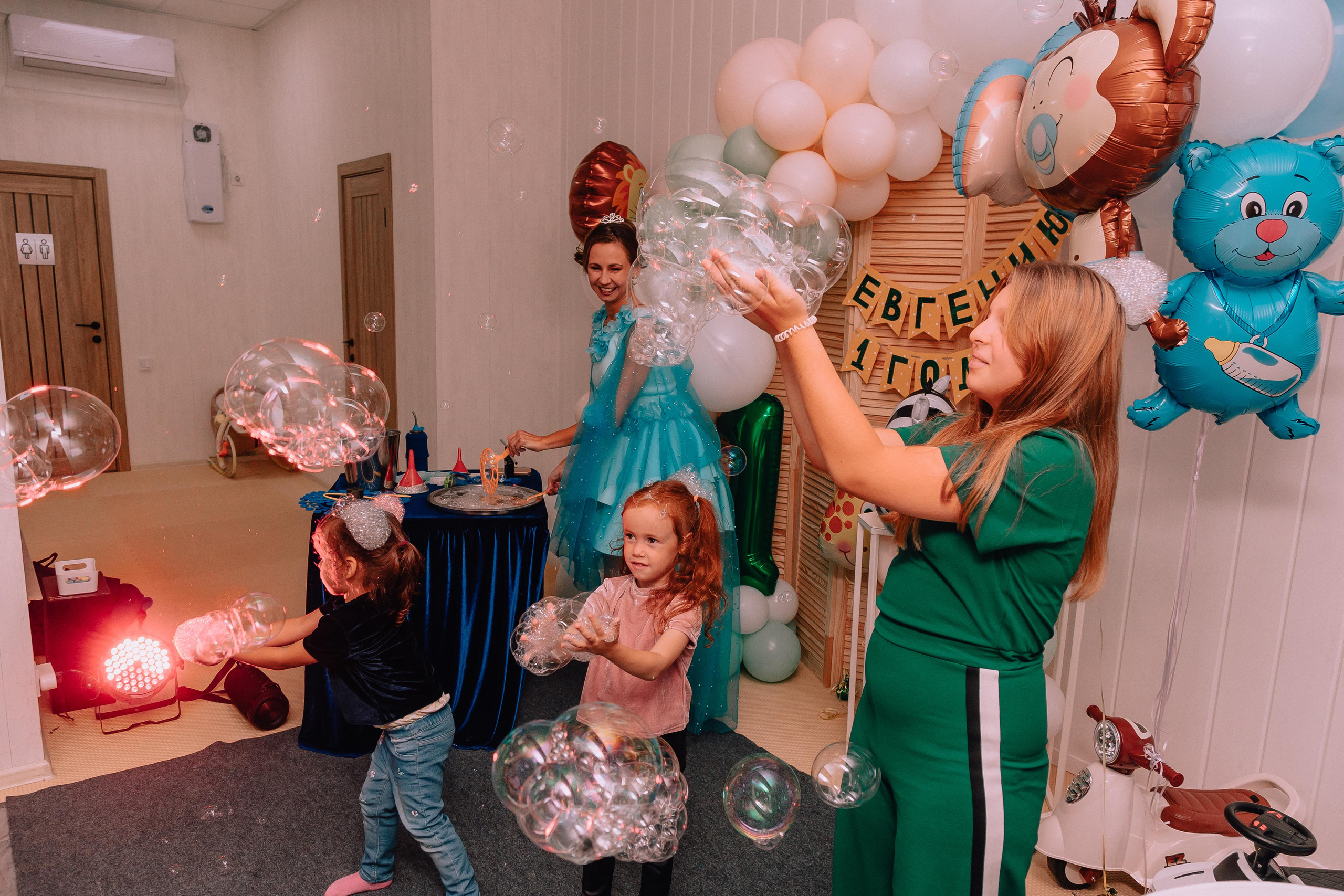 1 год в игровой. Фотограф Авилова Дарья ● Тюмень● Съемка больших семей ●Архив поколений