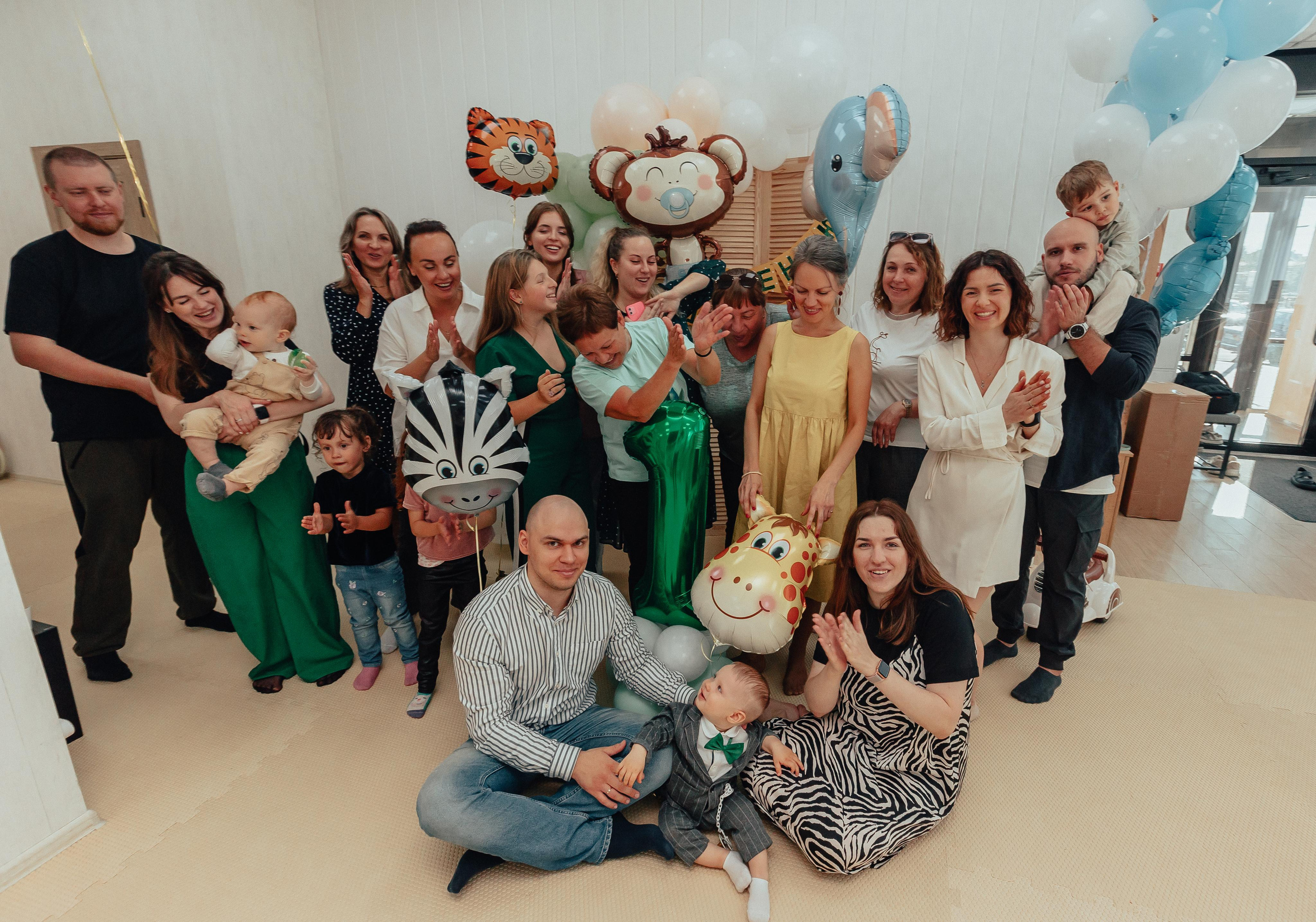 1 год в игровой. Фотограф Авилова Дарья ● Тюмень● Съемка больших семей ●Архив поколений