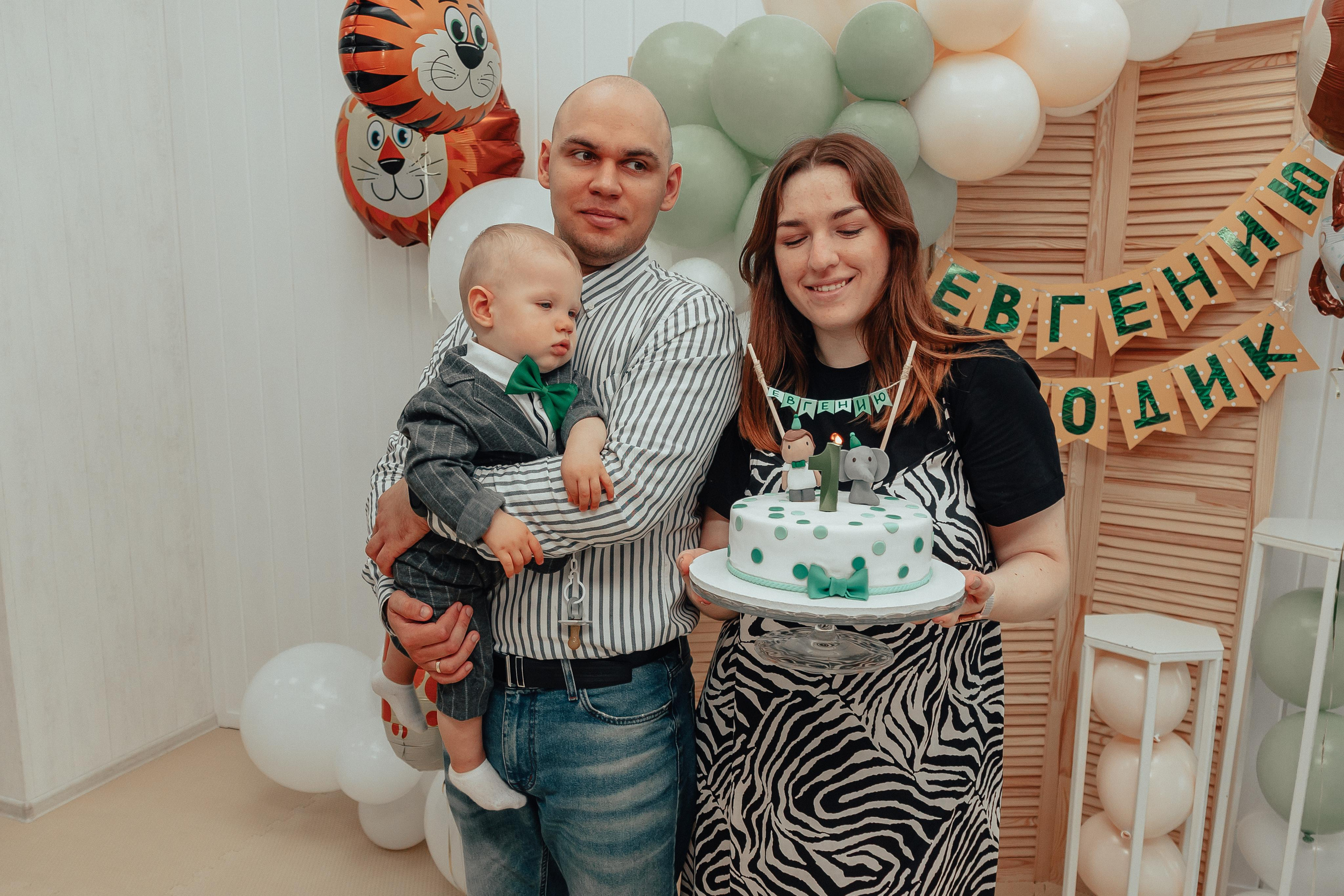 1 год в игровой. Фотограф Авилова Дарья ● Тюмень● Съемка больших семей ●Архив поколений