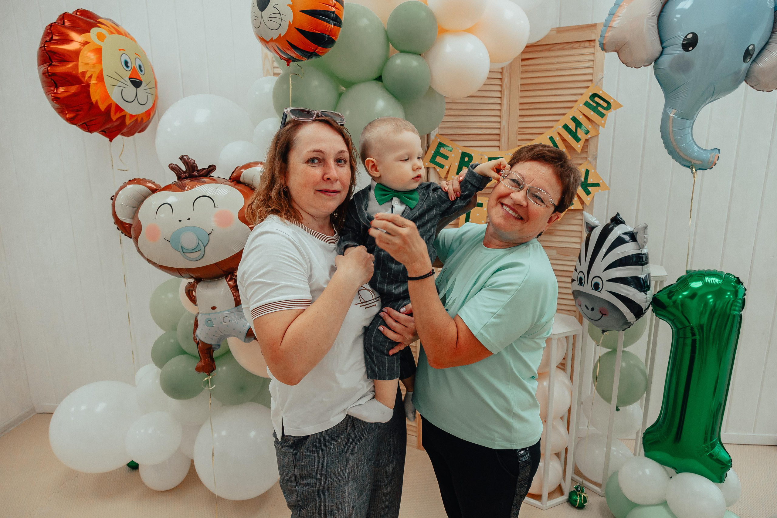 1 год в игровой. Фотограф Авилова Дарья ● Тюмень● Съемка больших семей ●Архив поколений