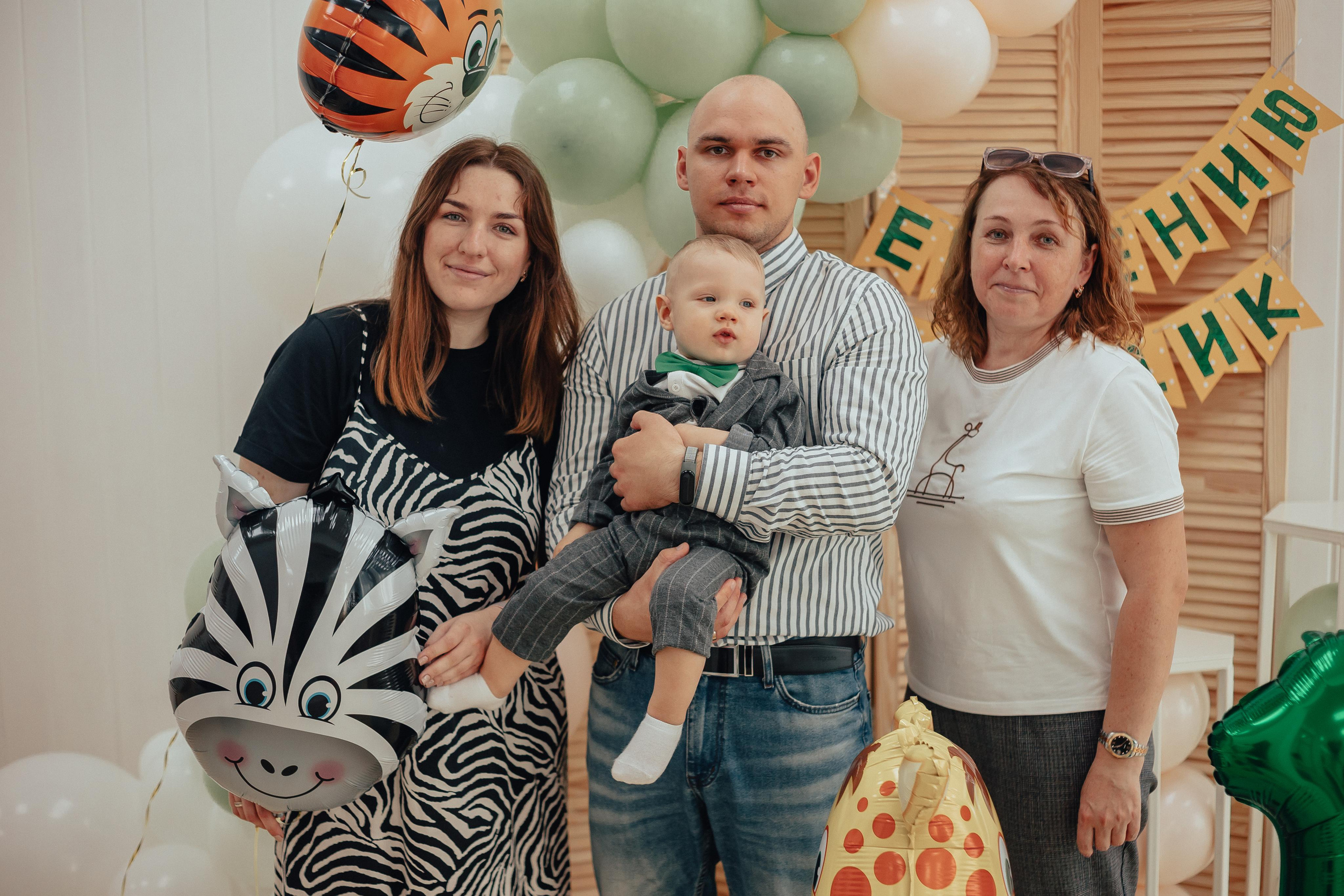 1 год в игровой. Фотограф Авилова Дарья ● Тюмень● Съемка больших семей ●Архив поколений