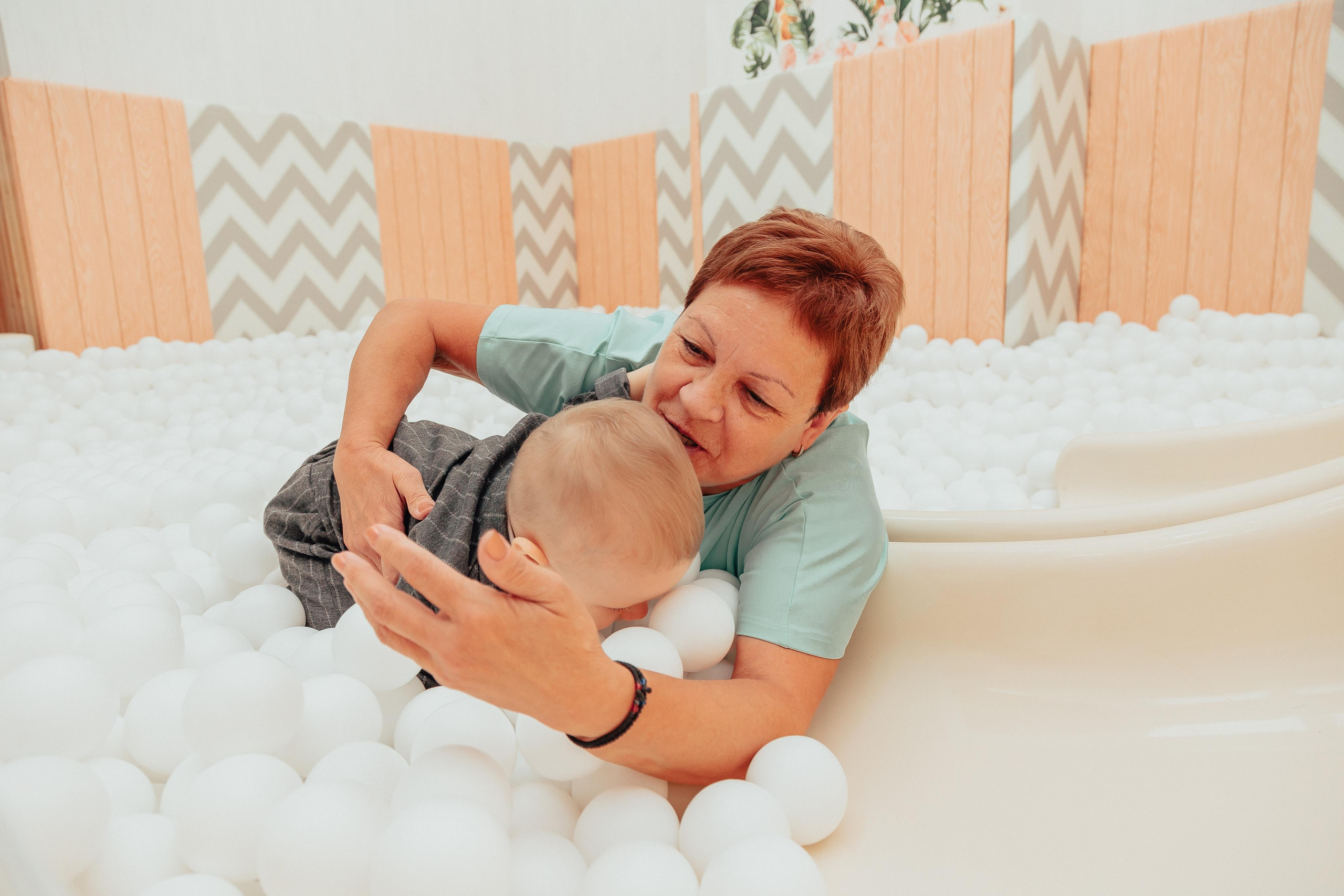 1 год в игровой. Фотограф Авилова Дарья ● Тюмень● Съемка больших семей ●Архив поколений