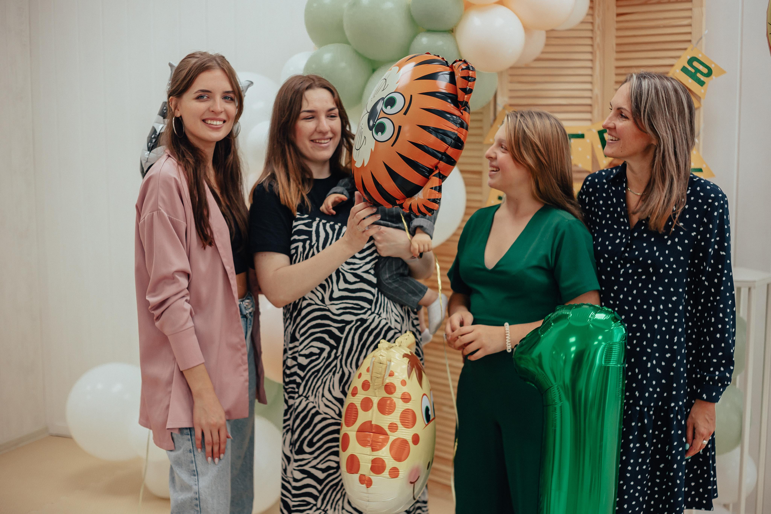 1 год в игровой. Фотограф Авилова Дарья ● Тюмень● Съемка больших семей ●Архив поколений