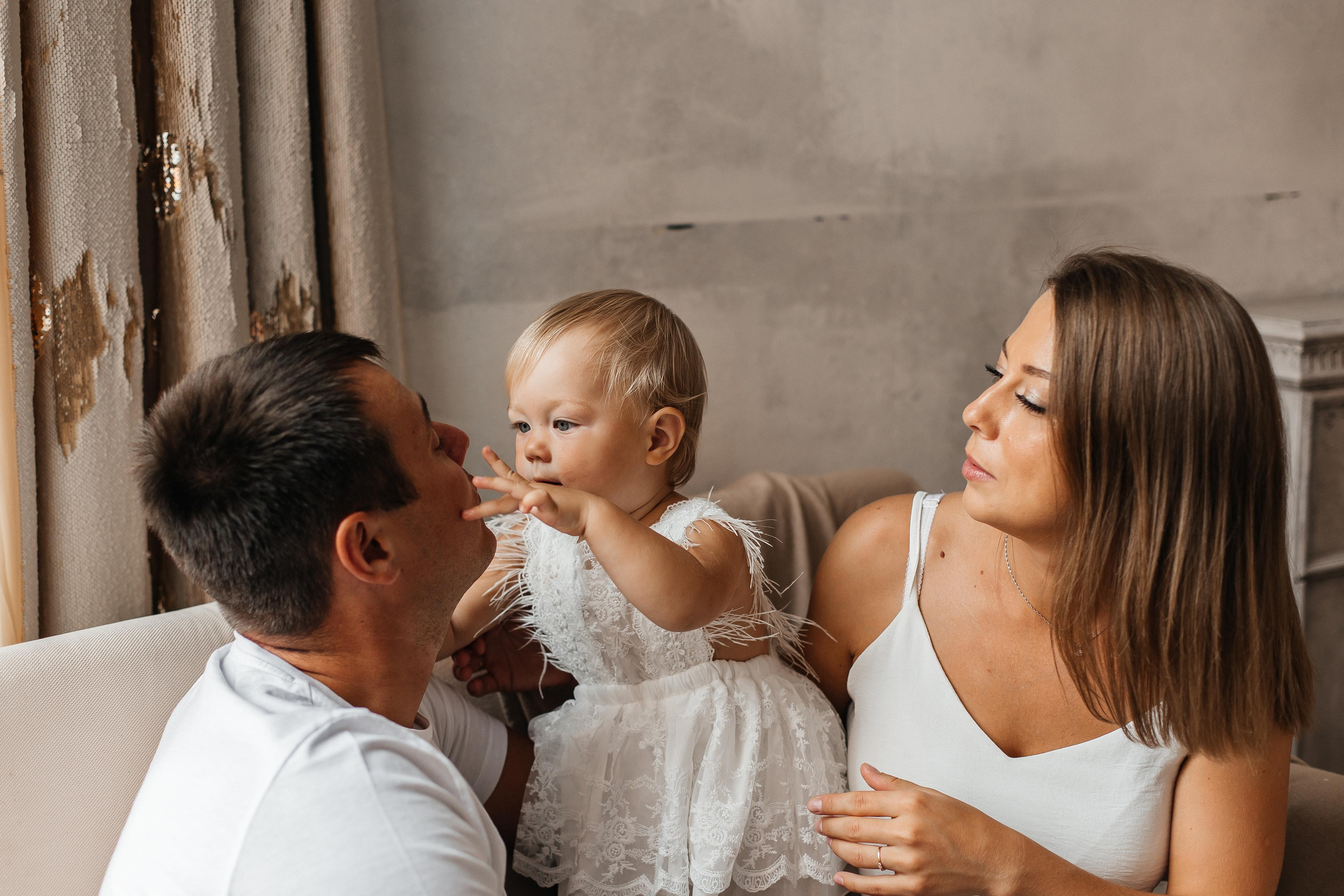 Семейная фотосессия (1 годик). Фотограф Авилова Дарья ● Тюмень● Съемка больших семей ●Архив поколений