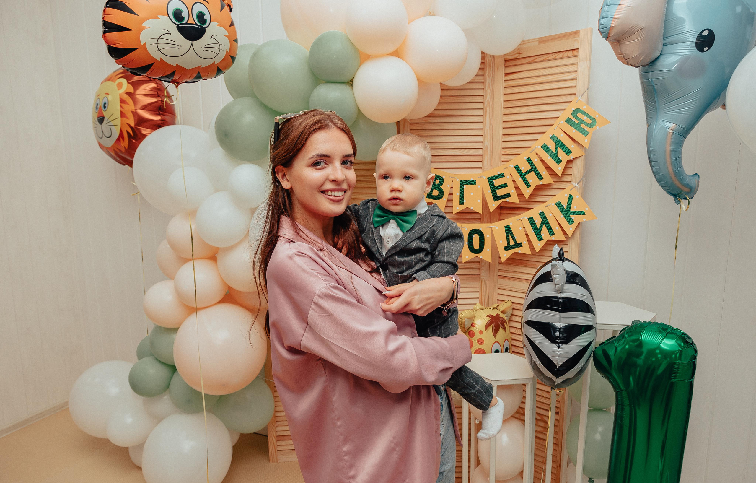 1 год в игровой. Фотограф Авилова Дарья ● Тюмень● Съемка больших семей ●Архив поколений