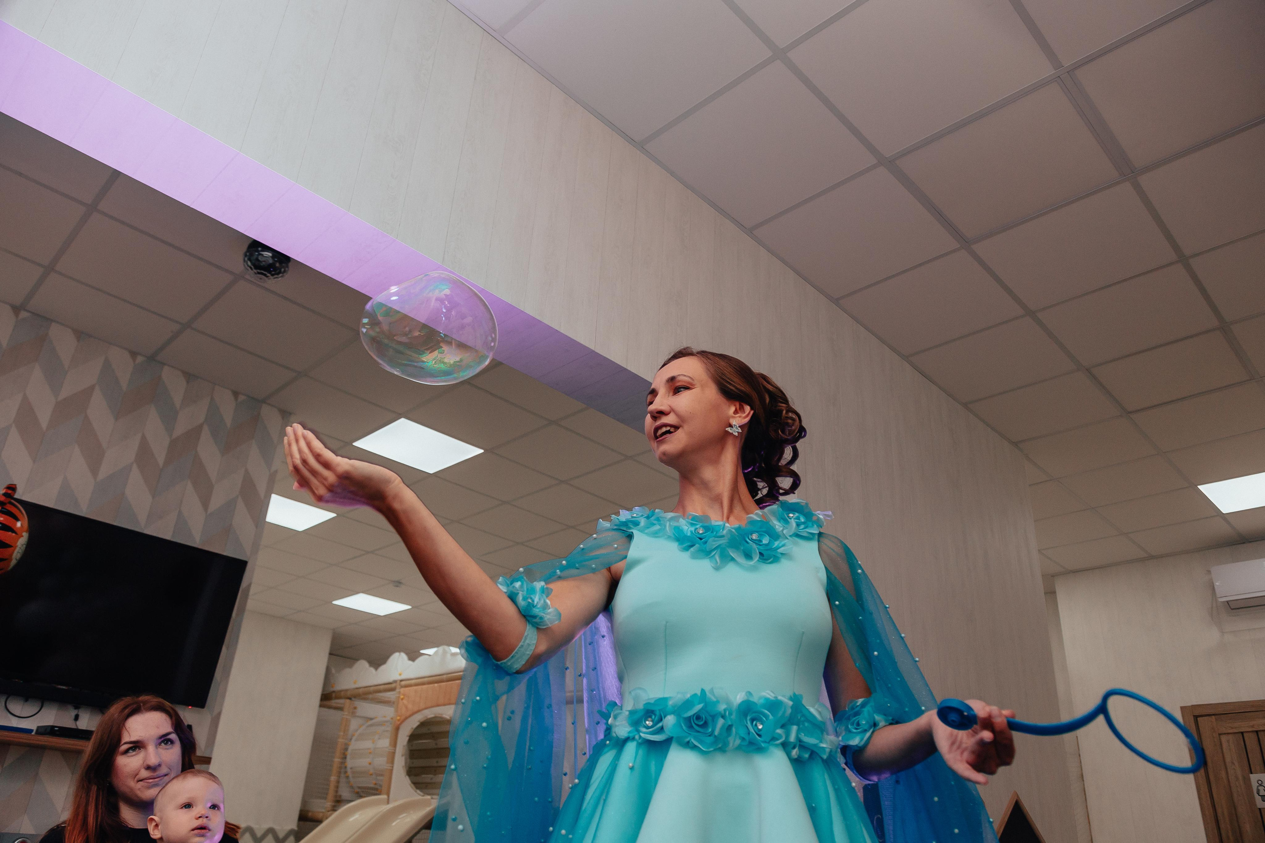 1 год в игровой. Фотограф Авилова Дарья ● Тюмень● Съемка больших семей ●Архив поколений