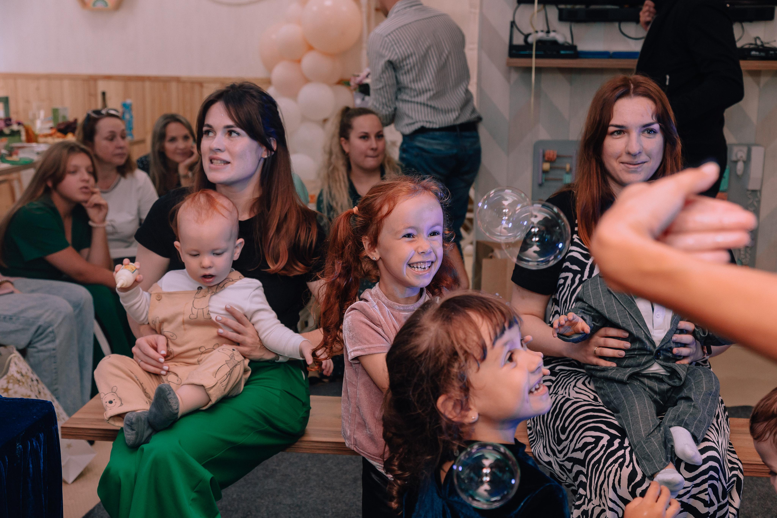 1 год в игровой. Фотограф Авилова Дарья ● Тюмень● Съемка больших семей ●Архив поколений