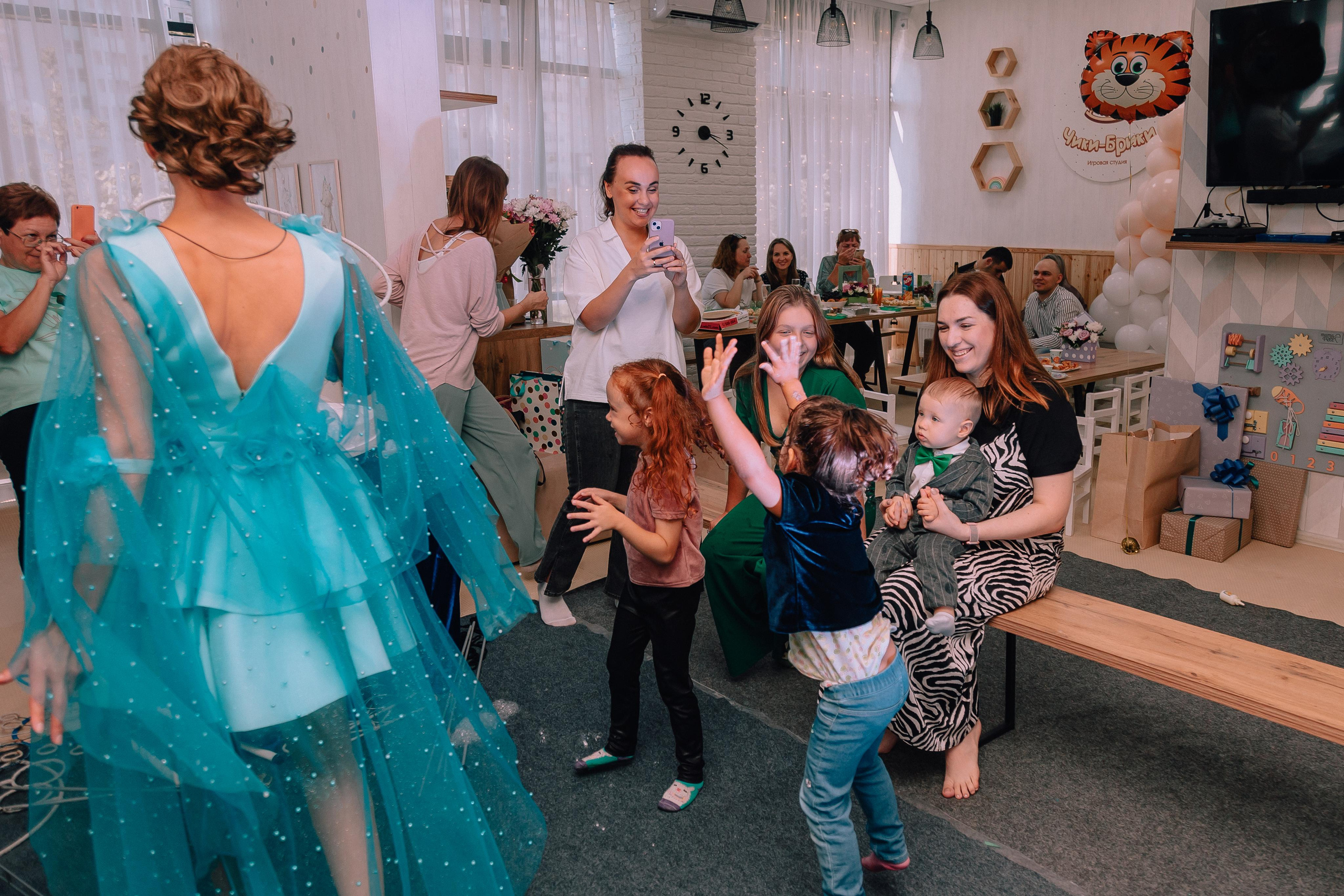 1 год в игровой. Фотограф Авилова Дарья ● Тюмень● Съемка больших семей ●Архив поколений