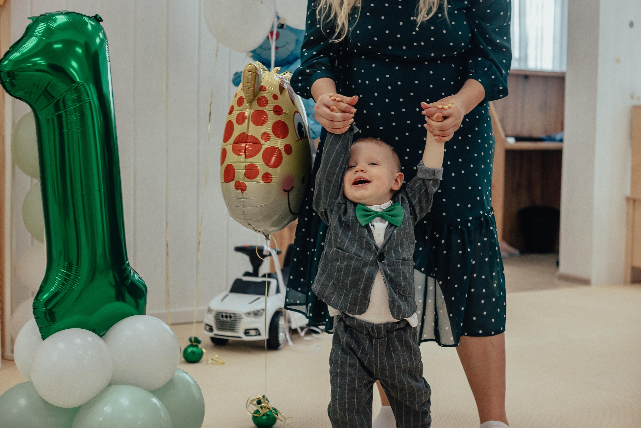 1 год в игровой. Фотограф Авилова Дарья ● Тюмень● Съемка больших семей ●Архив поколений