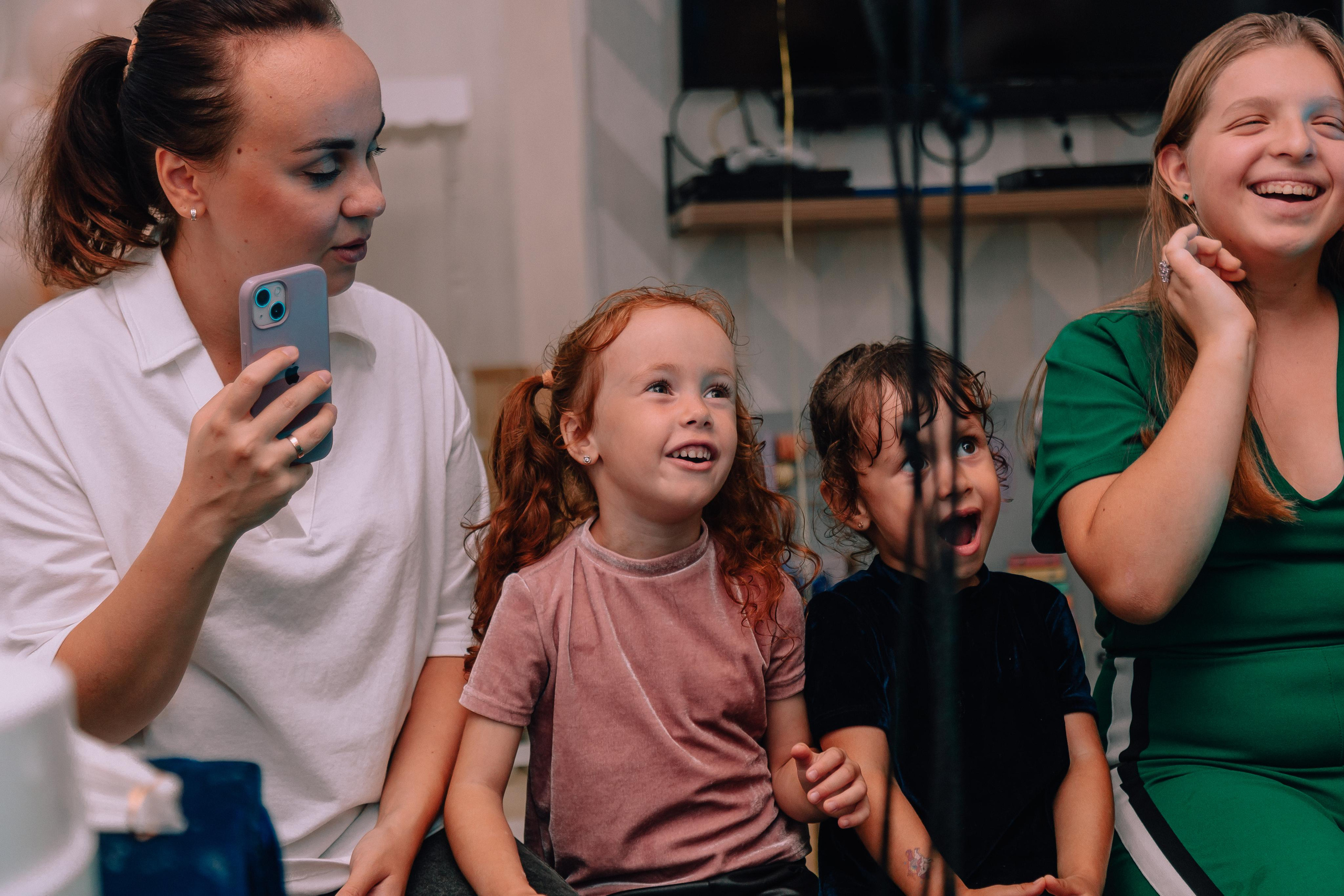 1 год в игровой. Фотограф Авилова Дарья ● Тюмень● Съемка больших семей ●Архив поколений