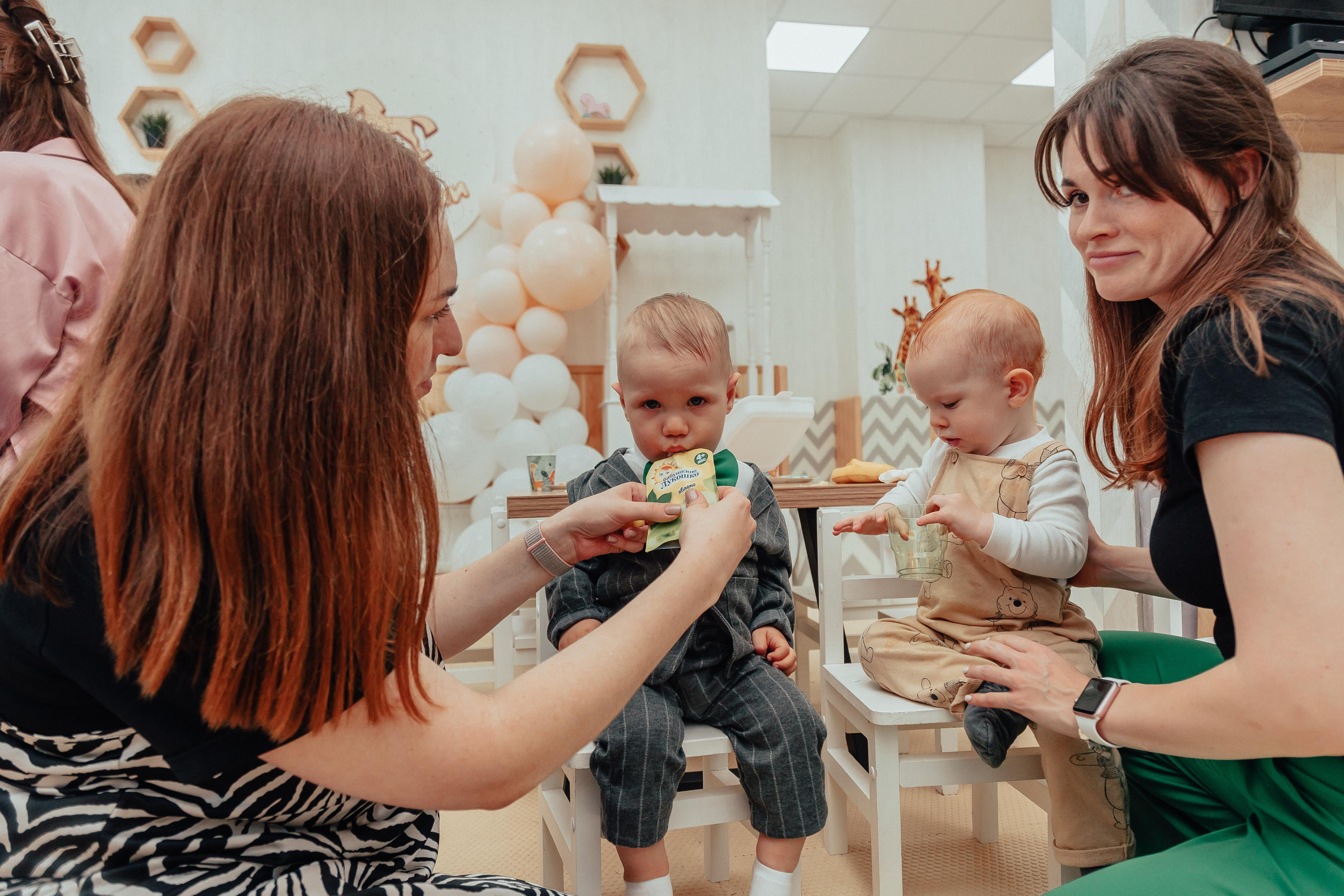 1 год в игровой. Фотограф Авилова Дарья ● Тюмень● Съемка больших семей ●Архив поколений
