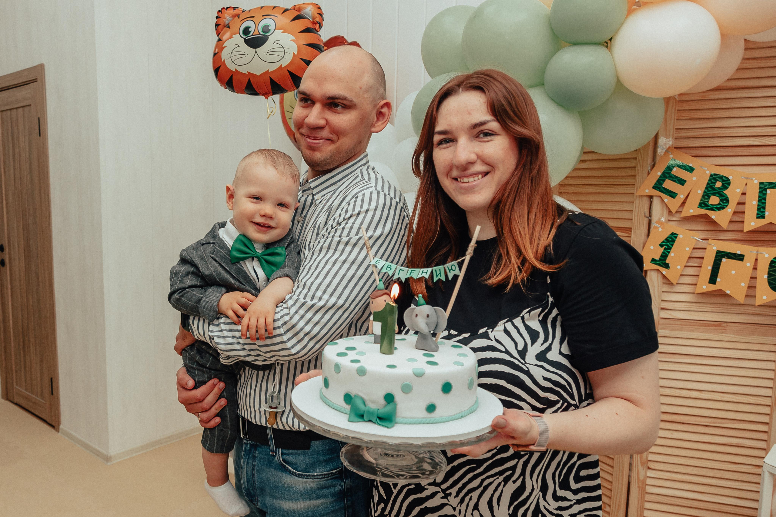 1 год в игровой. Фотограф Авилова Дарья ● Тюмень● Съемка больших семей ●Архив поколений