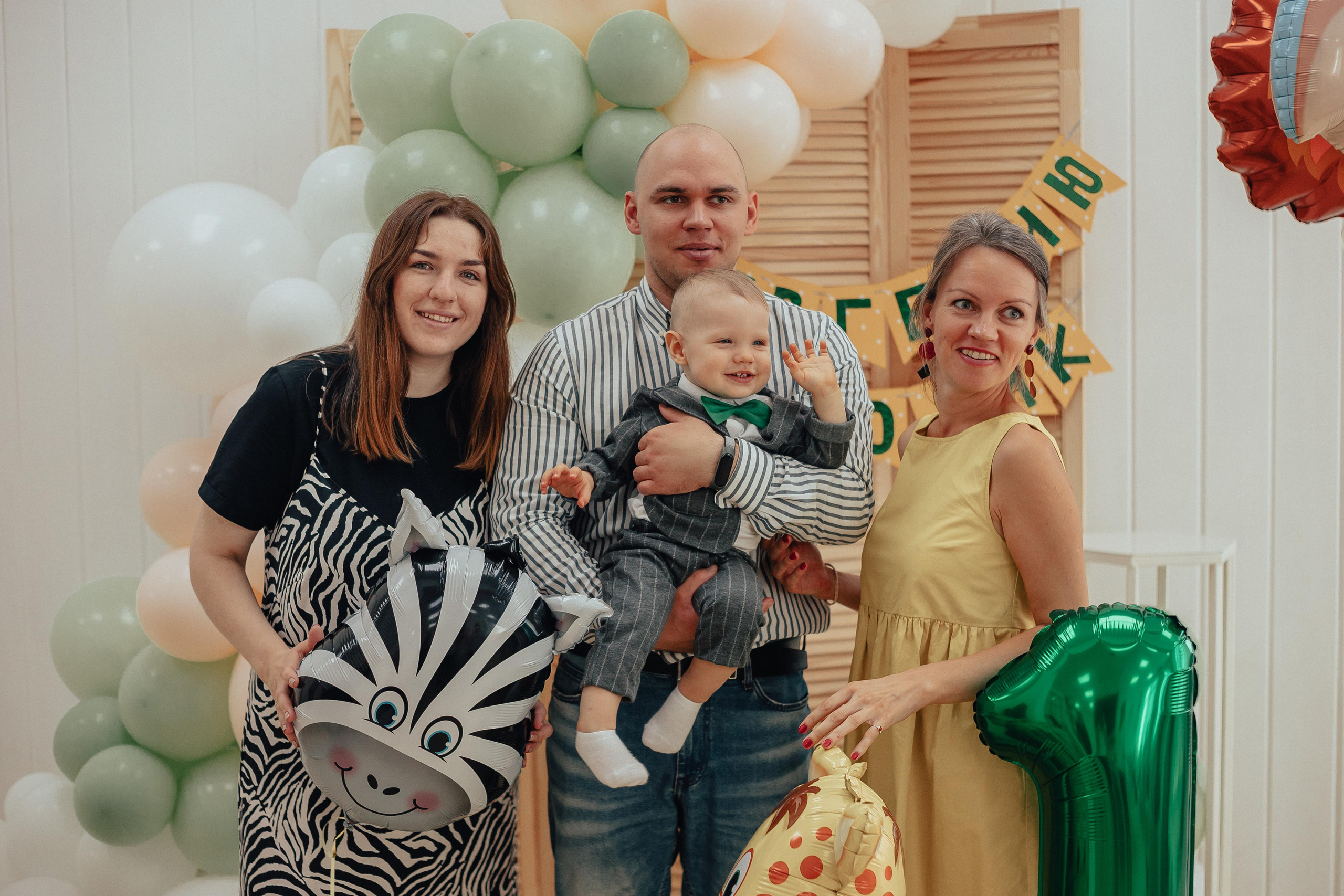 1 год в игровой. Фотограф Авилова Дарья ● Тюмень● Съемка больших семей ●Архив поколений