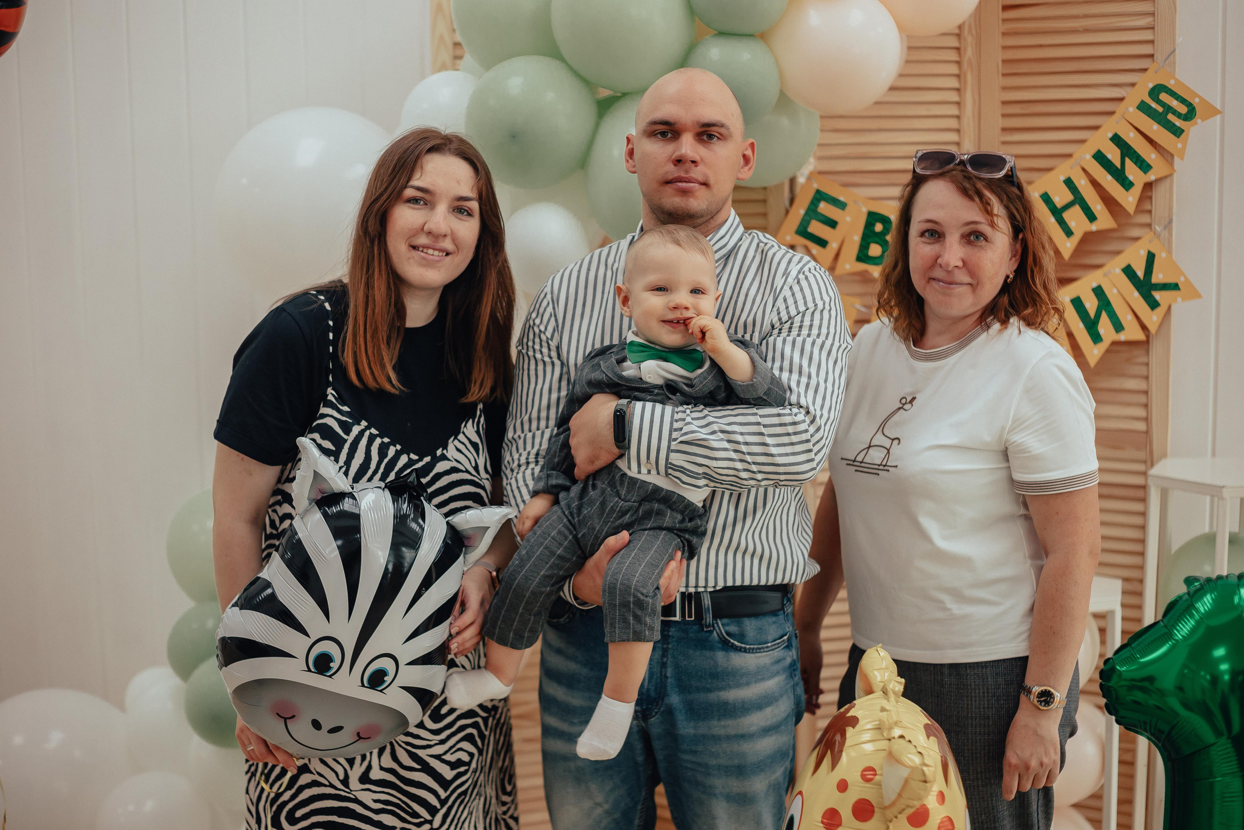 1 год в игровой. Фотограф Авилова Дарья ● Тюмень● Съемка больших семей ●Архив поколений