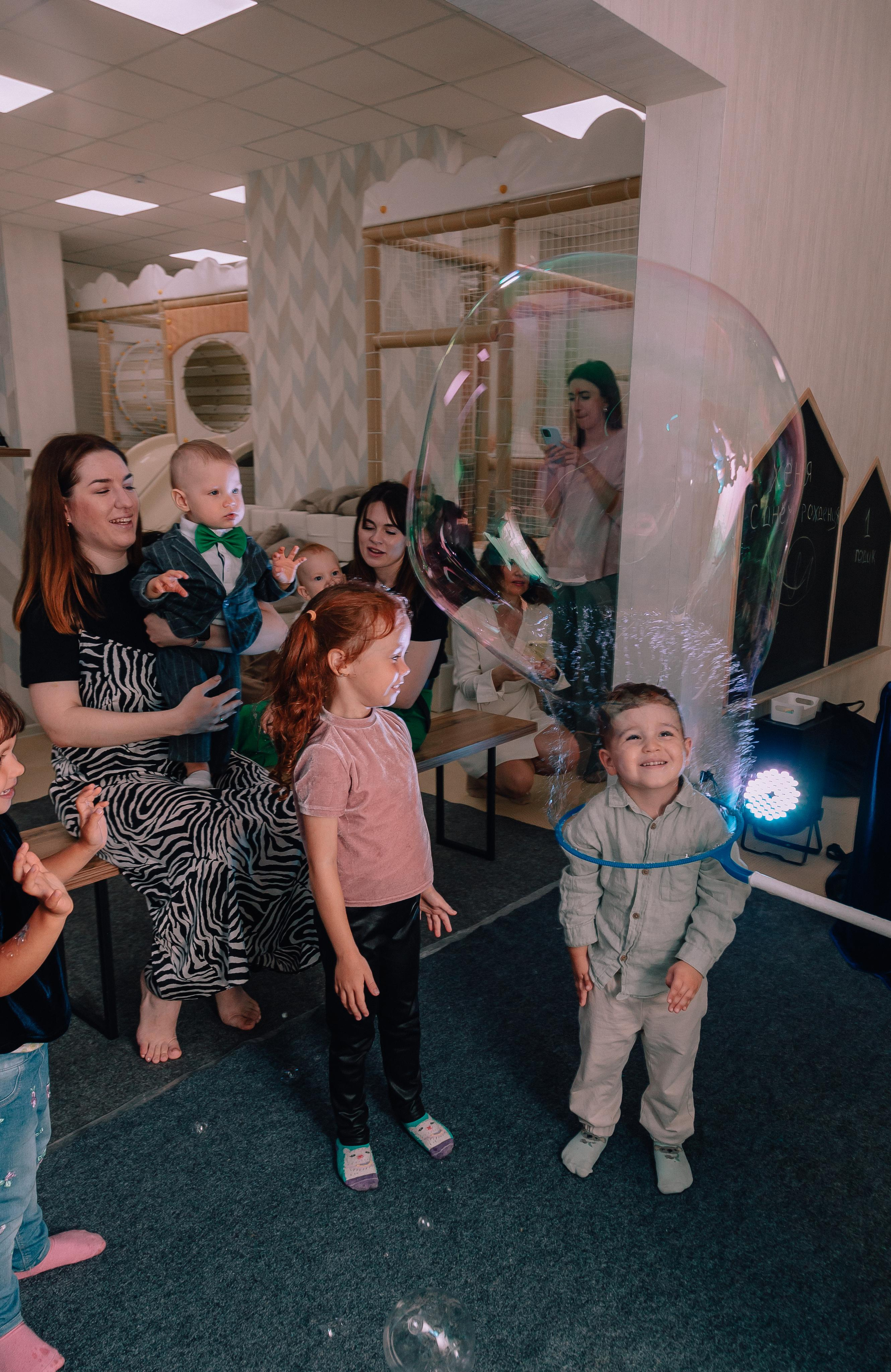 1 год в игровой. Фотограф Авилова Дарья ● Тюмень● Съемка больших семей ●Архив поколений