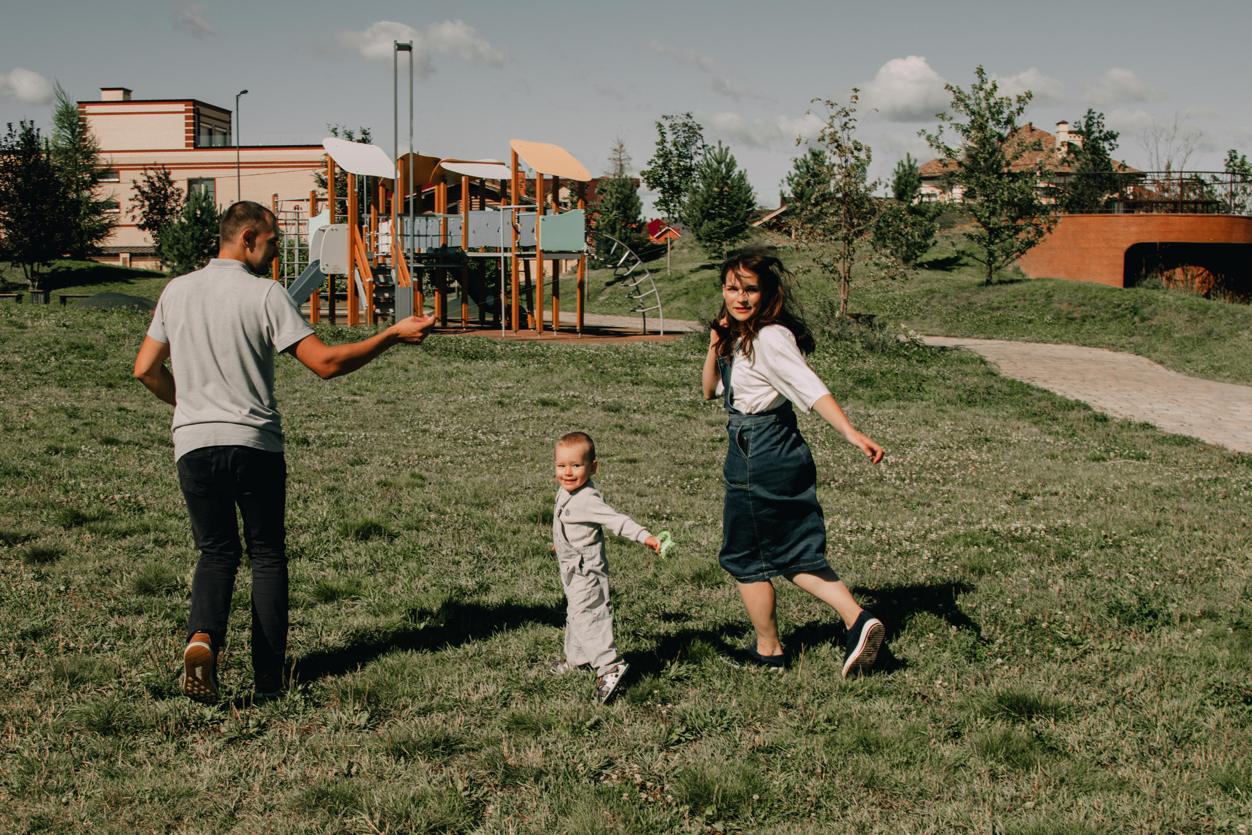 Прогулка. Фотограф Авилова Дарья ● Тюмень● Съемка больших семей ●Архив поколений