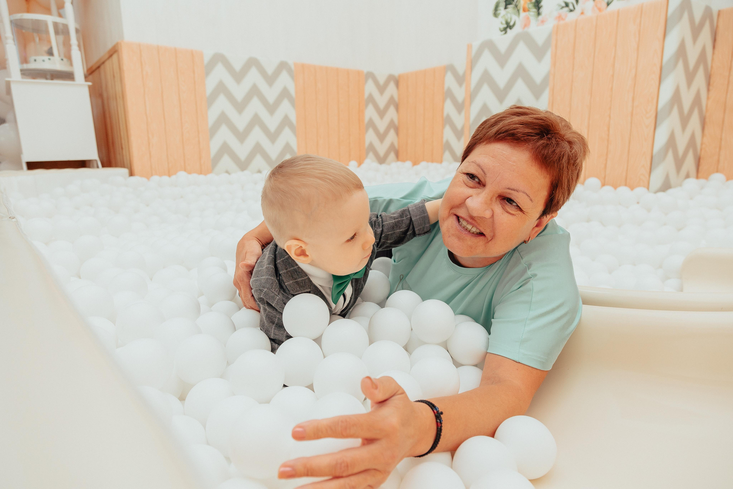 1 год в игровой. Фотограф Авилова Дарья ● Тюмень● Съемка больших семей ●Архив поколений