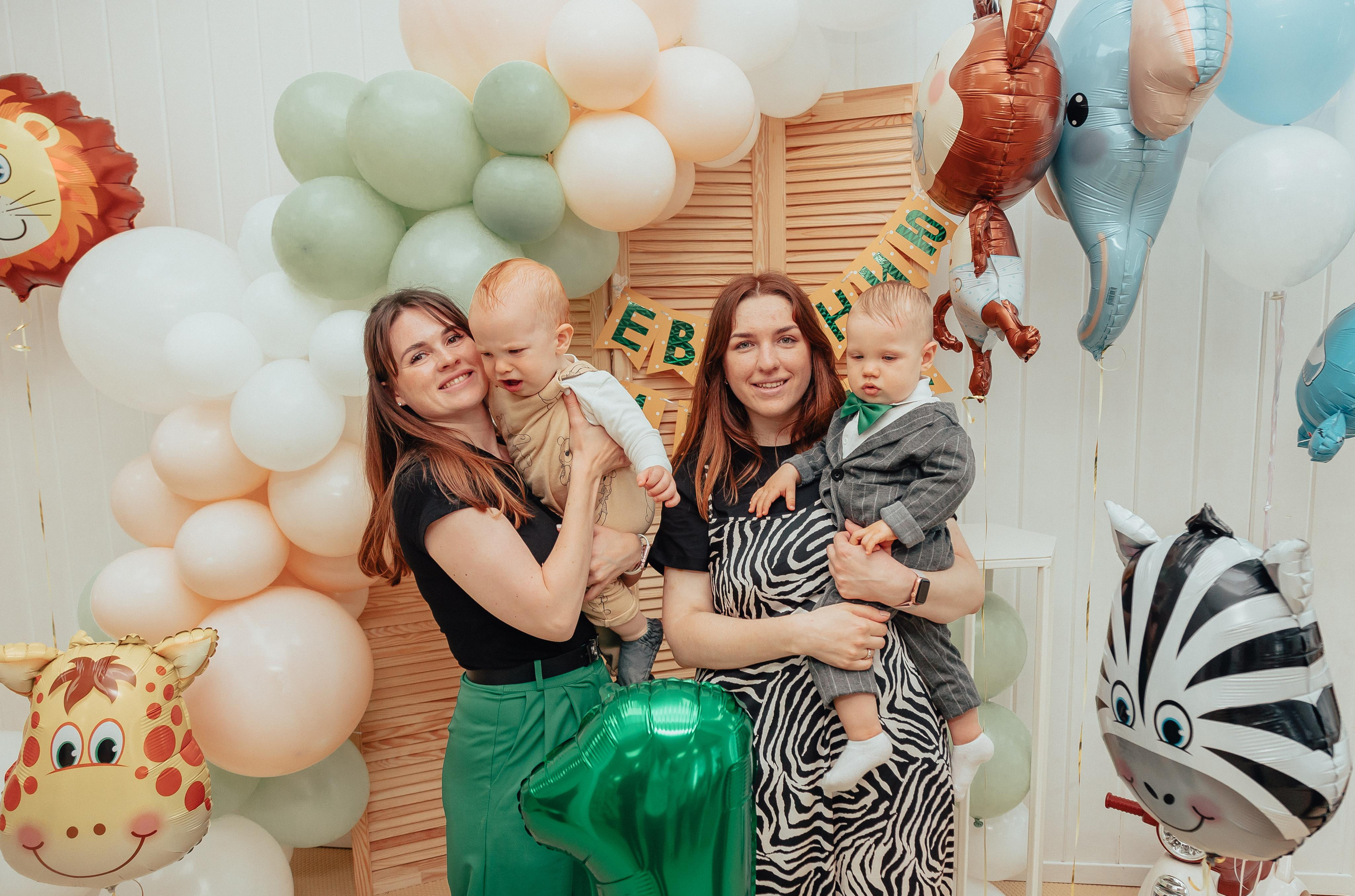 1 год в игровой. Фотограф Авилова Дарья ● Тюмень● Съемка больших семей ●Архив поколений