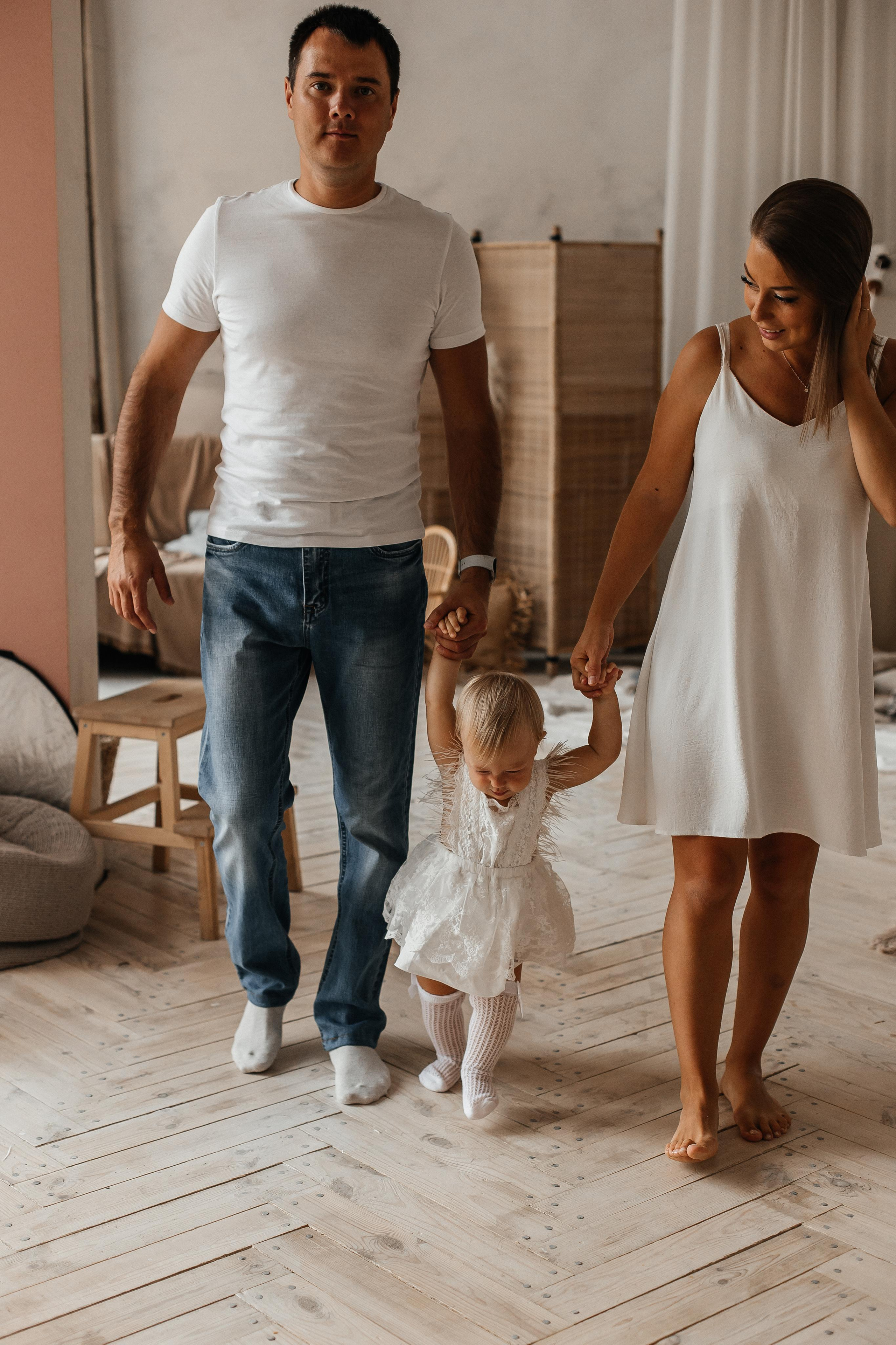 Семейная фотосессия (1 годик). Фотограф Авилова Дарья ● Тюмень● Съемка больших семей ●Архив поколений