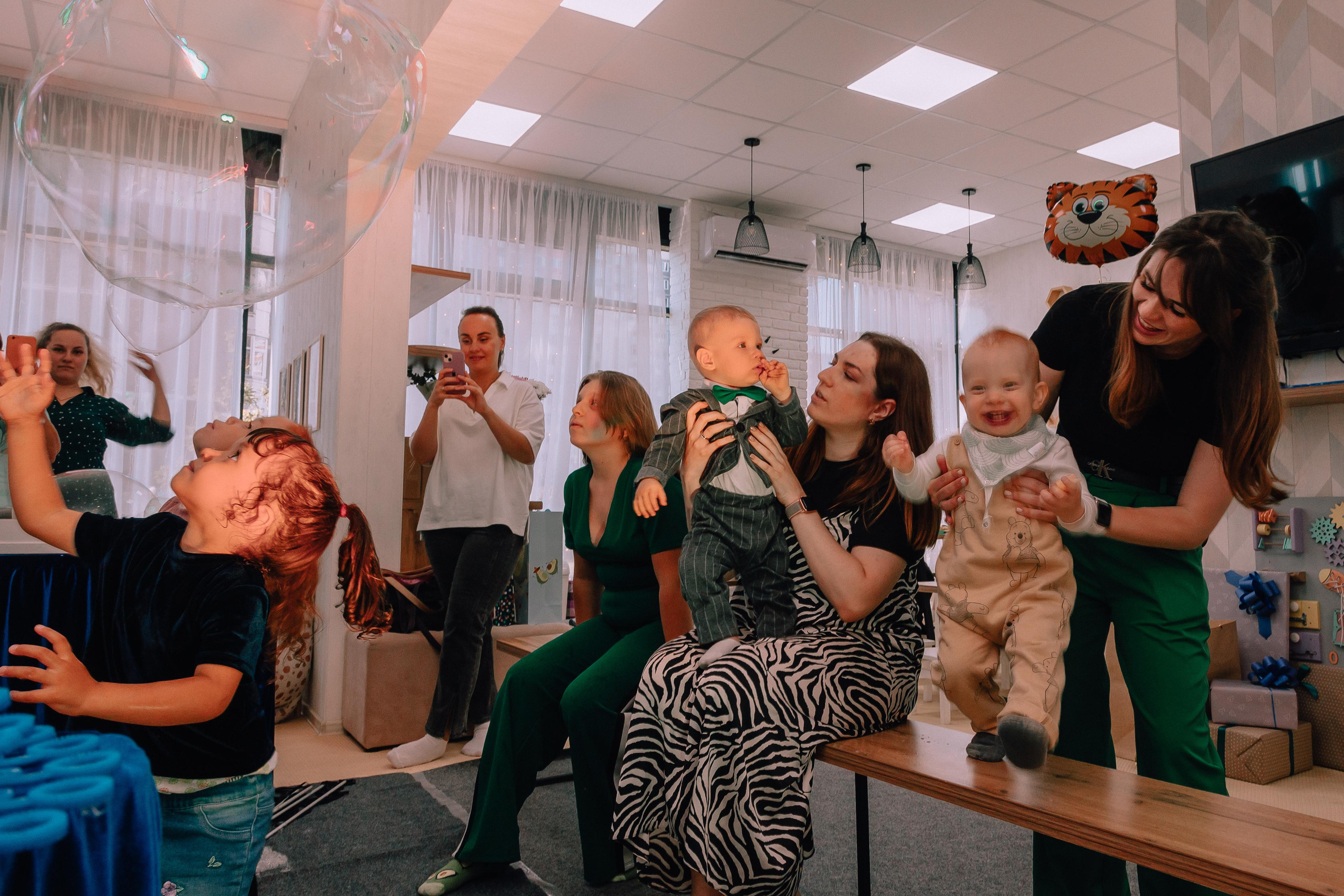 1 год в игровой. Фотограф Авилова Дарья ● Тюмень● Съемка больших семей ●Архив поколений