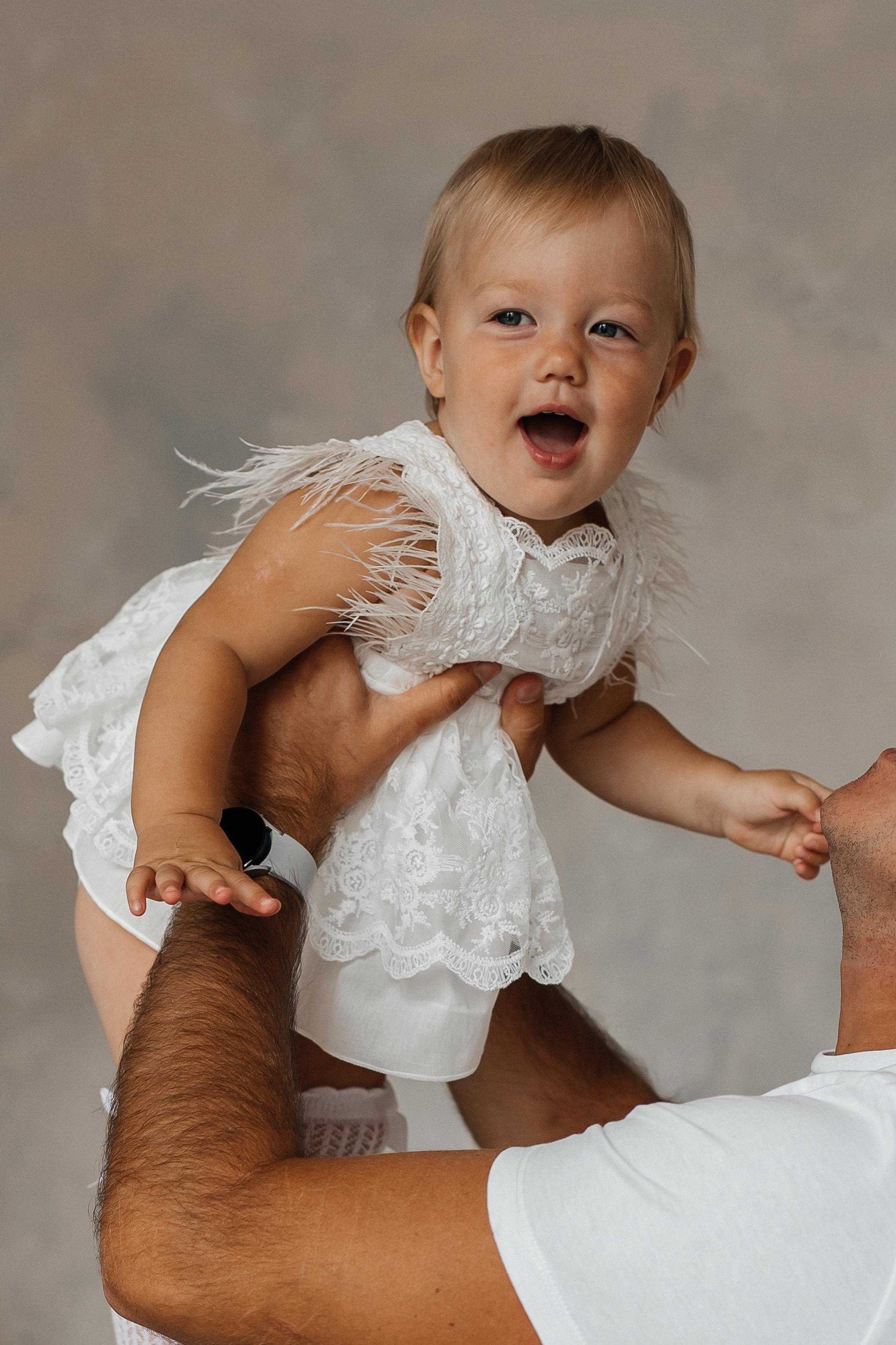 Семейная фотосессия (1 годик). Фотограф Авилова Дарья ● Тюмень● Съемка больших семей ●Архив поколений