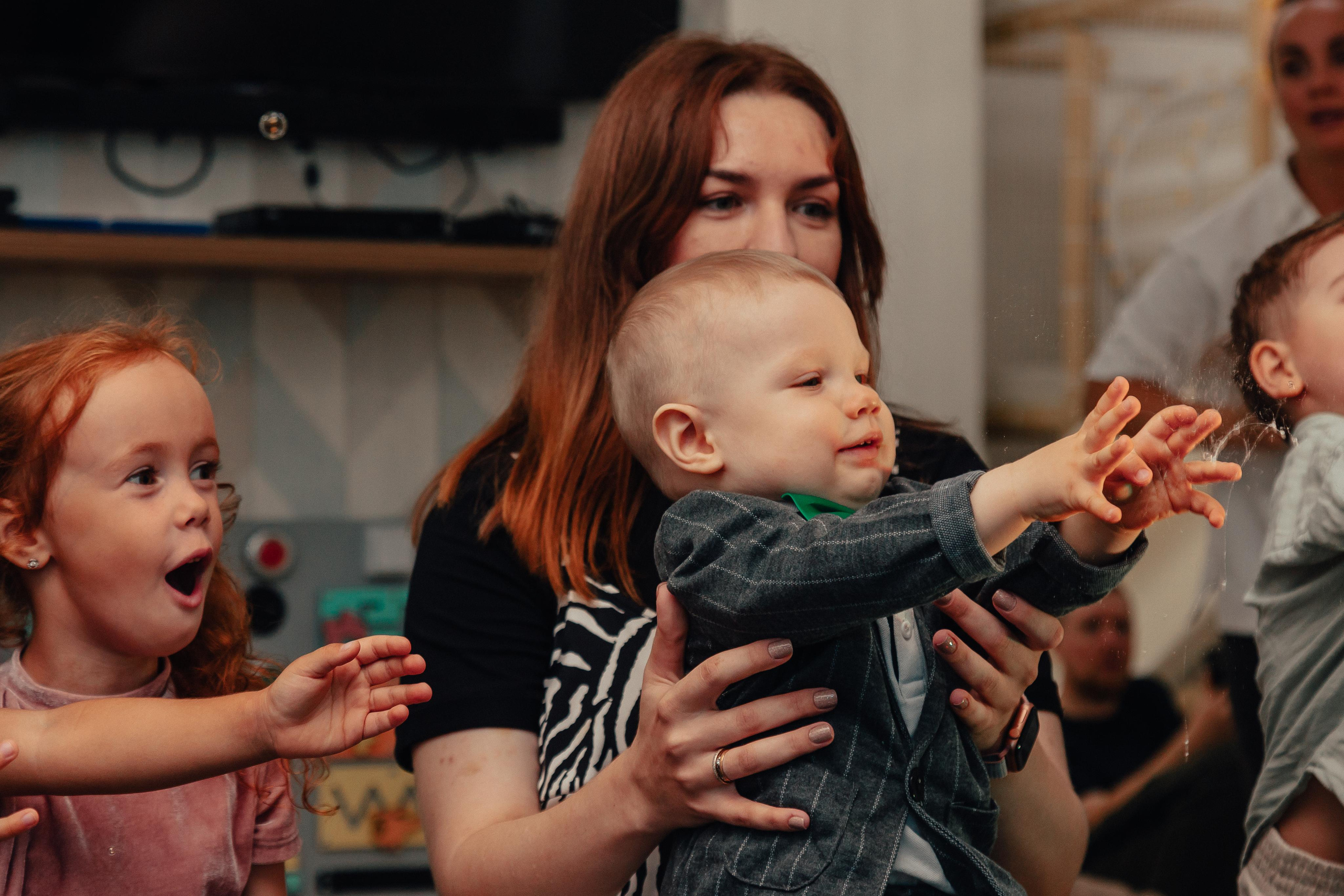 1 год в игровой. Фотограф Авилова Дарья ● Тюмень● Съемка больших семей ●Архив поколений