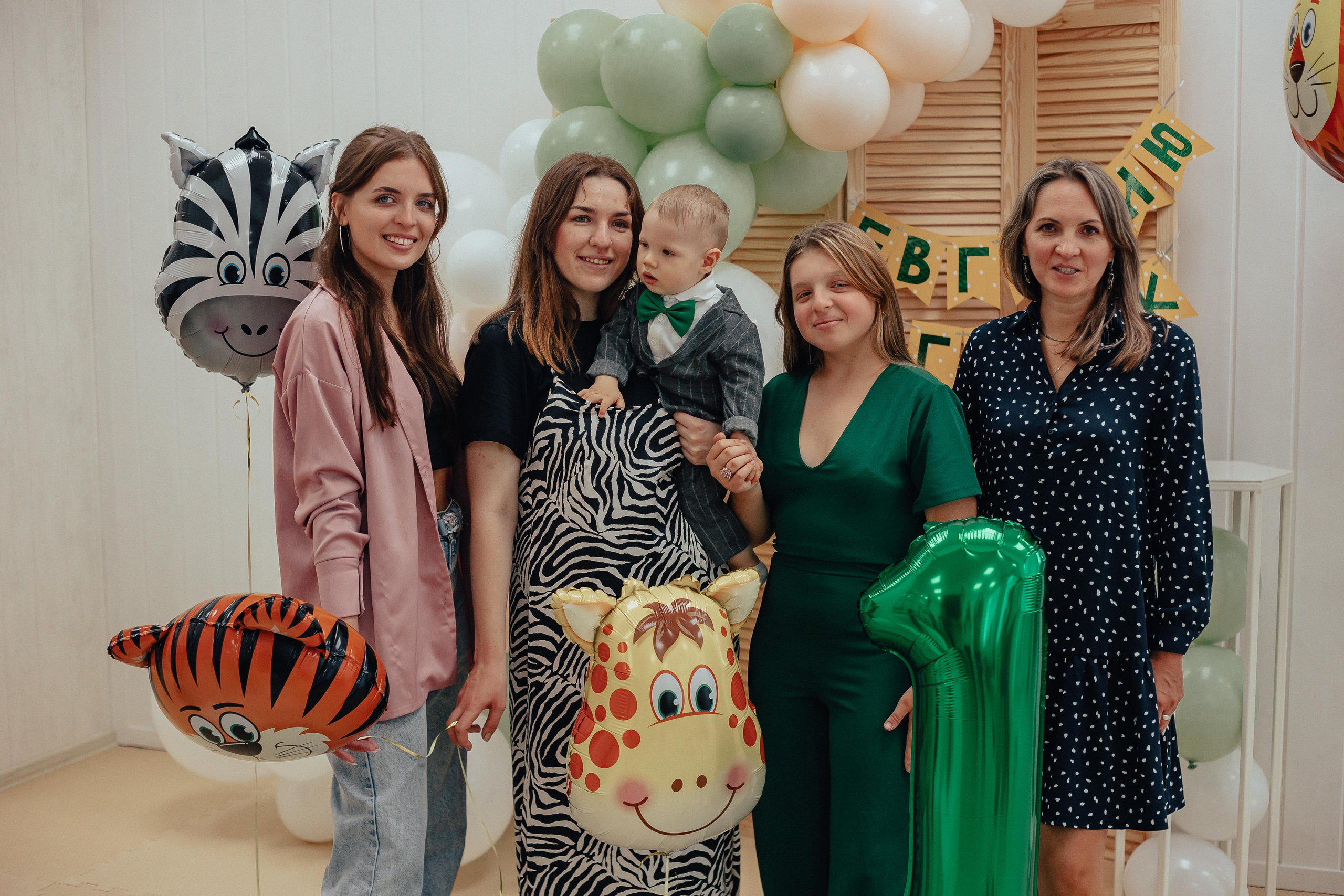 1 год в игровой. Фотограф Авилова Дарья ● Тюмень● Съемка больших семей ●Архив поколений