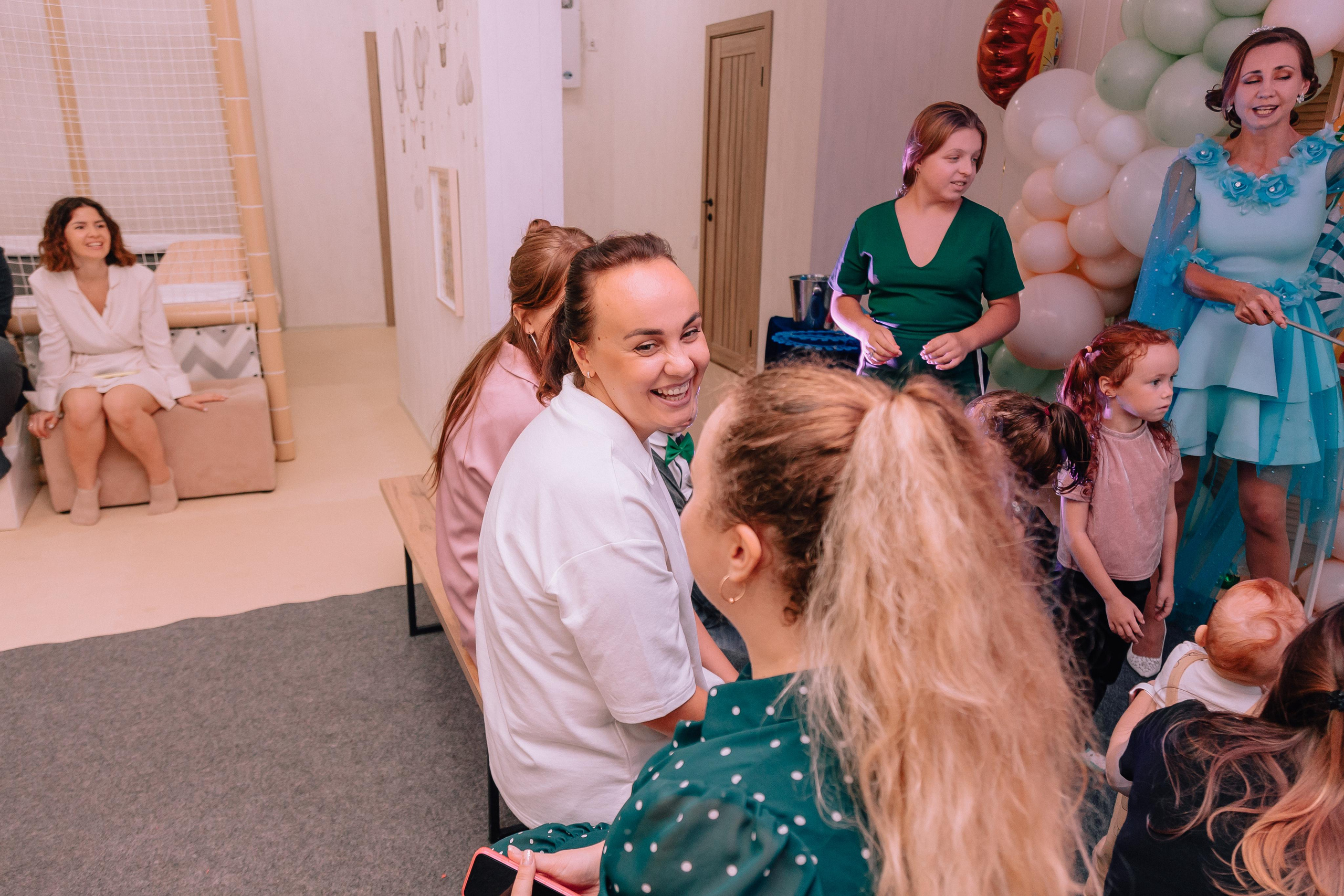 1 год в игровой. Фотограф Авилова Дарья ● Тюмень● Съемка больших семей ●Архив поколений