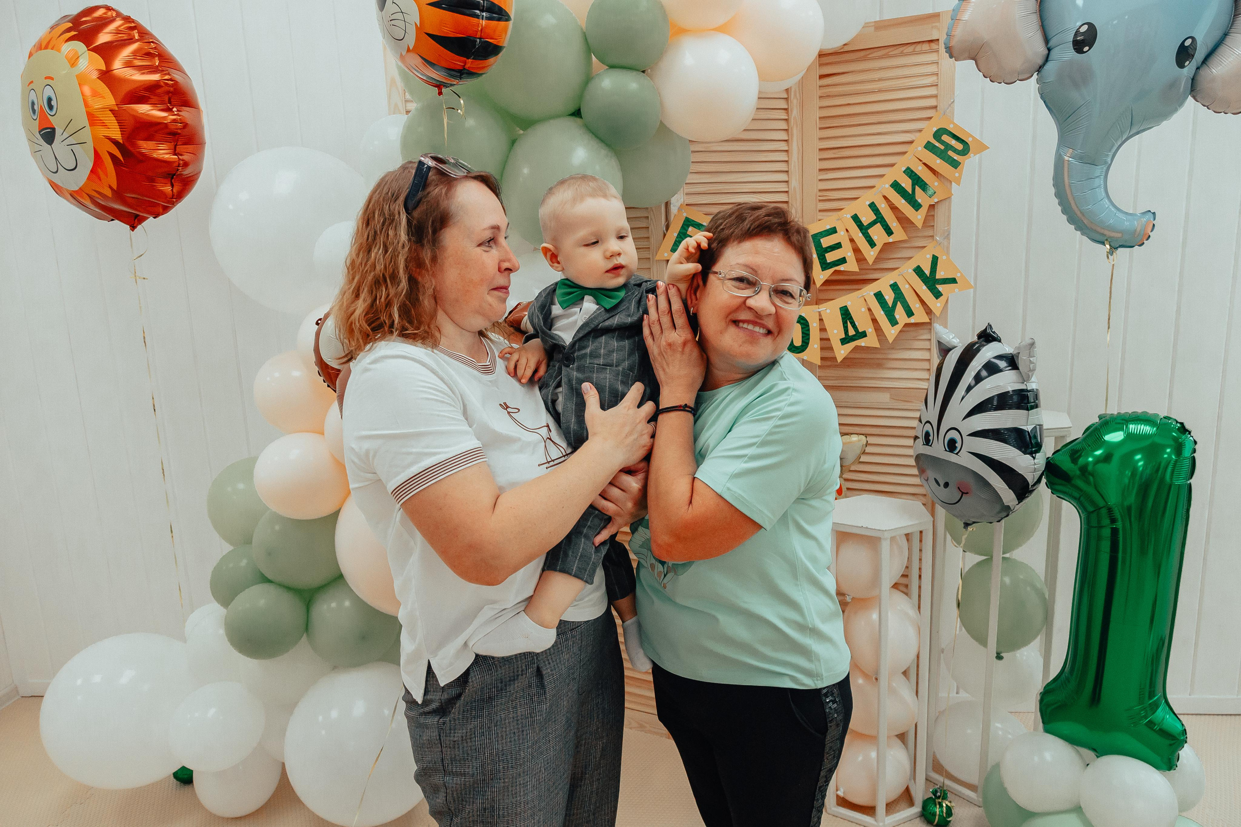 1 год в игровой. Фотограф Авилова Дарья ● Тюмень● Съемка больших семей ●Архив поколений