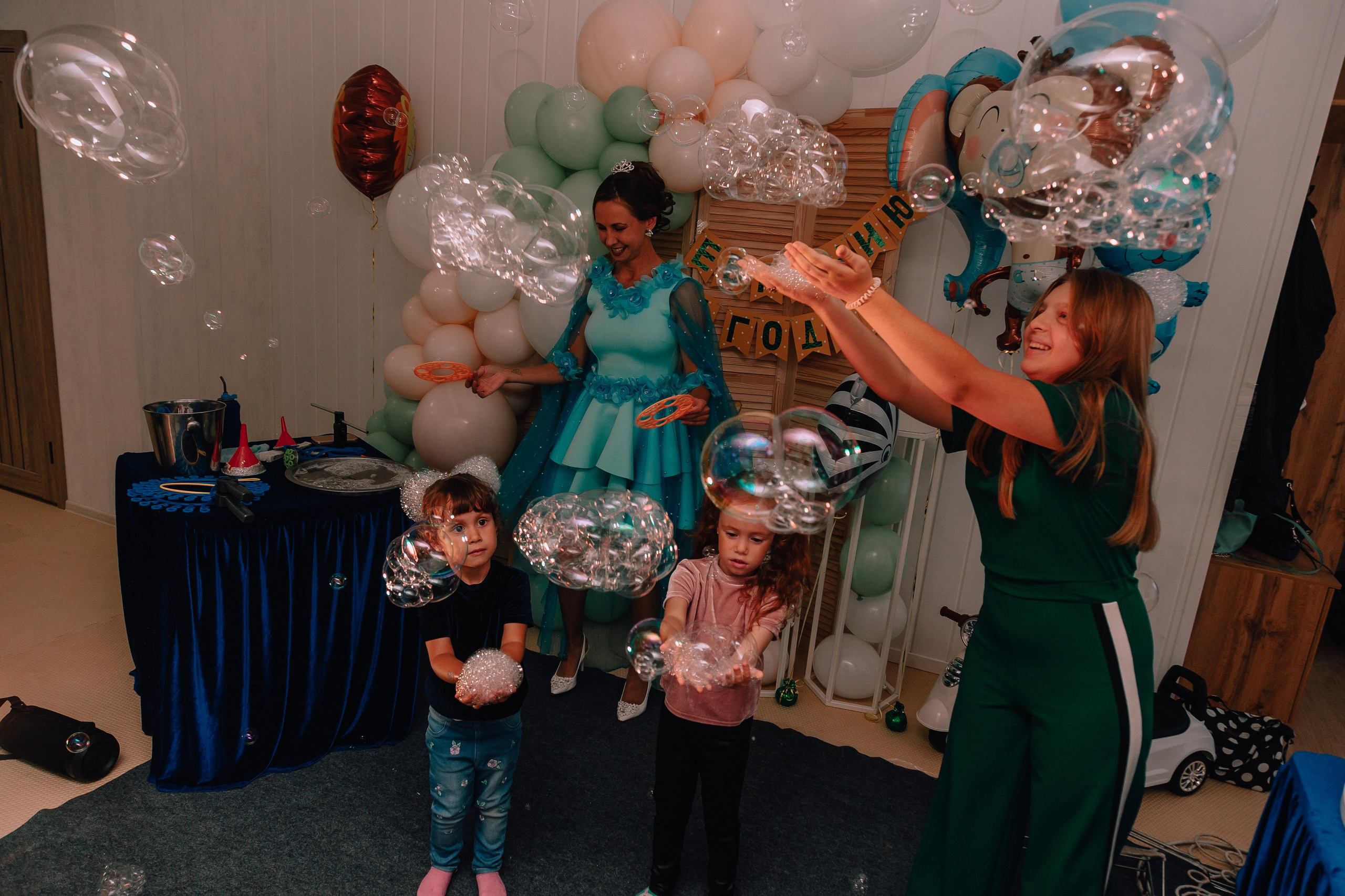 1 год в игровой. Фотограф Авилова Дарья ● Тюмень● Съемка больших семей ●Архив поколений