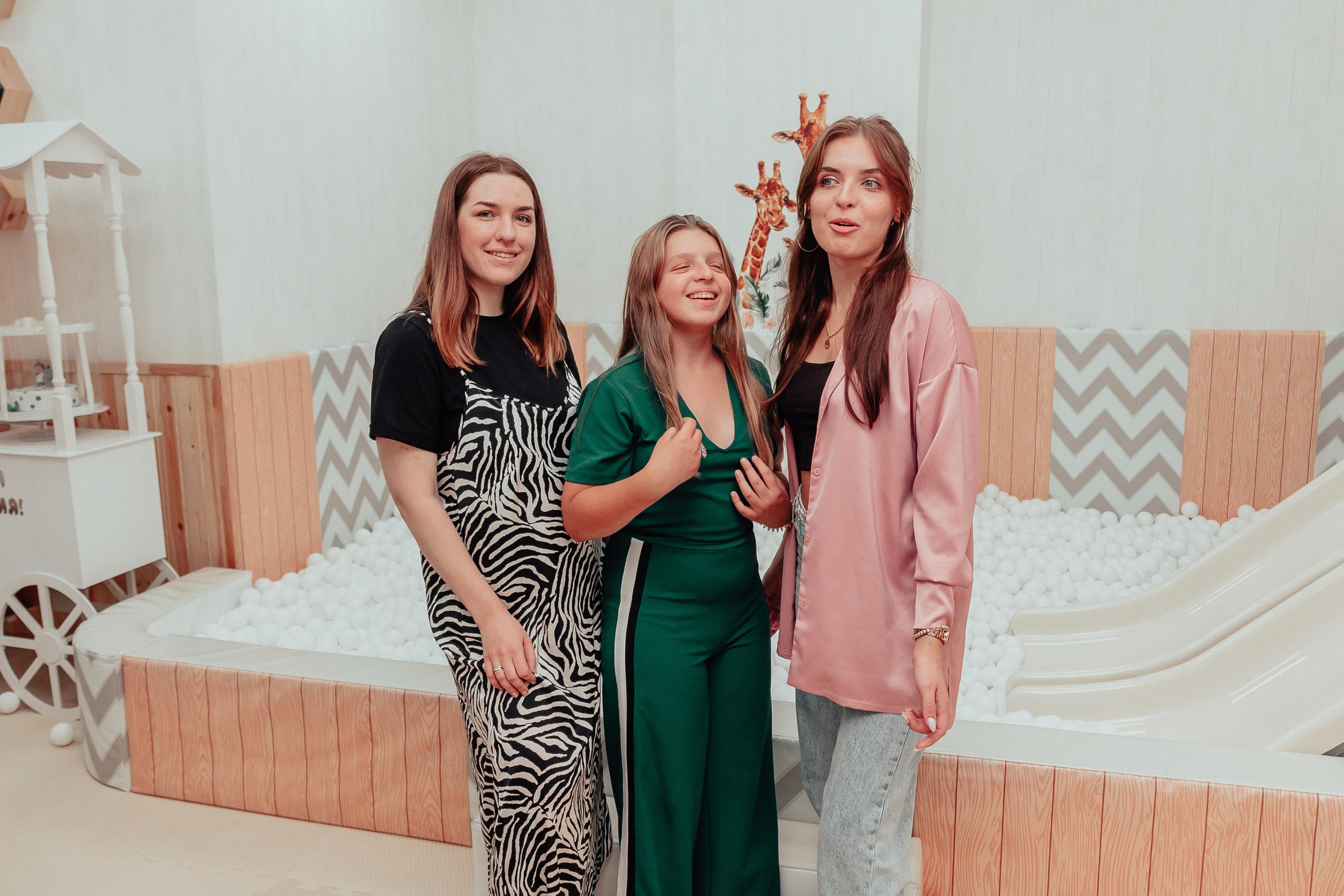 1 год в игровой. Фотограф Авилова Дарья ● Тюмень● Съемка больших семей ●Архив поколений