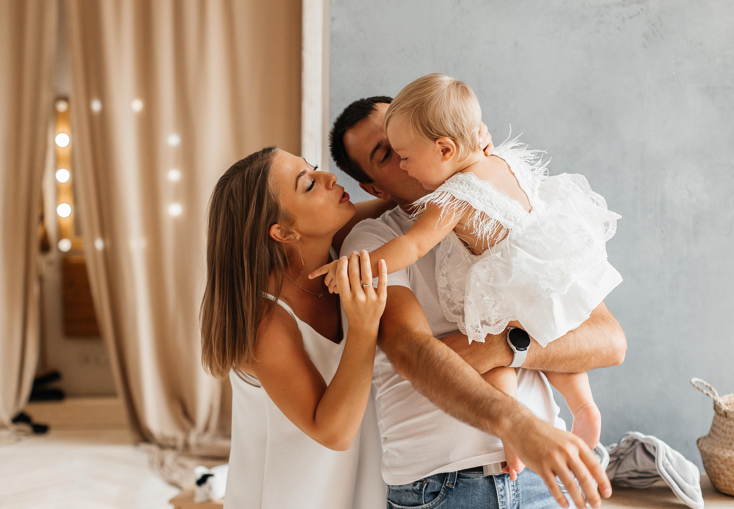 Семейная фотосессия (1 годик). Фотограф Авилова Дарья ● Тюмень● Съемка больших семей ●Архив поколений