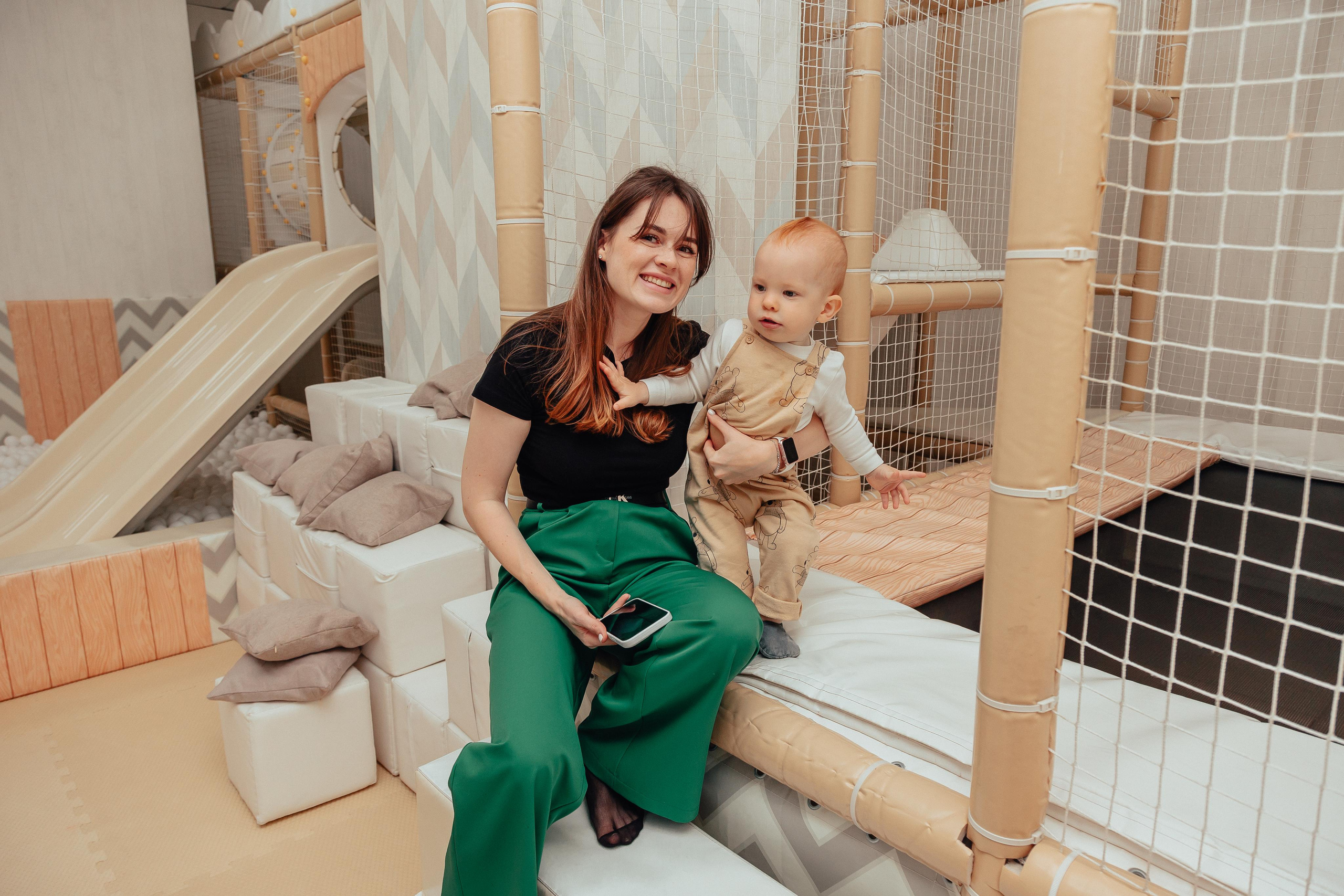 1 год в игровой. Фотограф Авилова Дарья ● Тюмень● Съемка больших семей ●Архив поколений