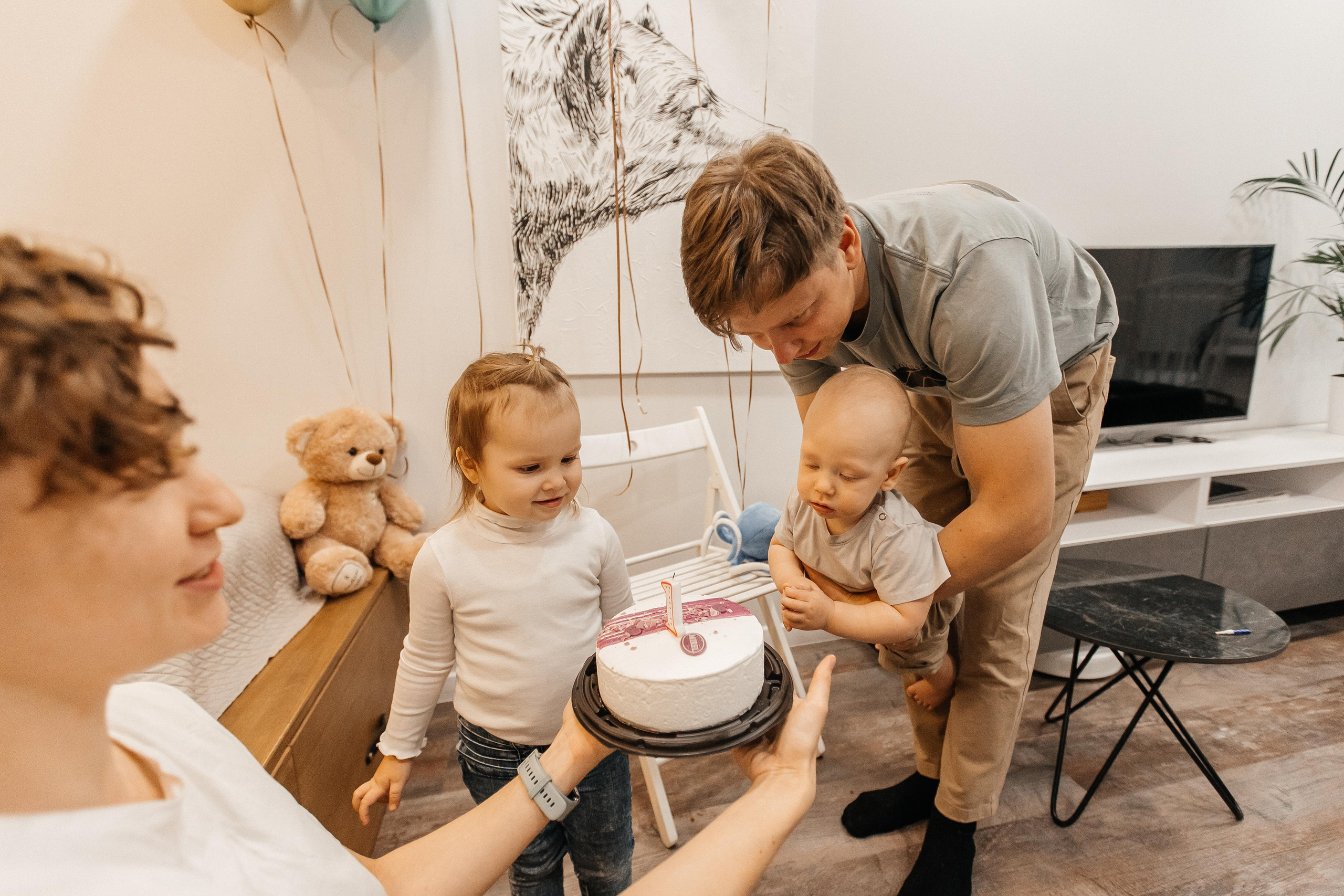 1 год дома. Фотограф Авилова Дарья ● Тюмень● Съемка больших семей ●Архив поколений