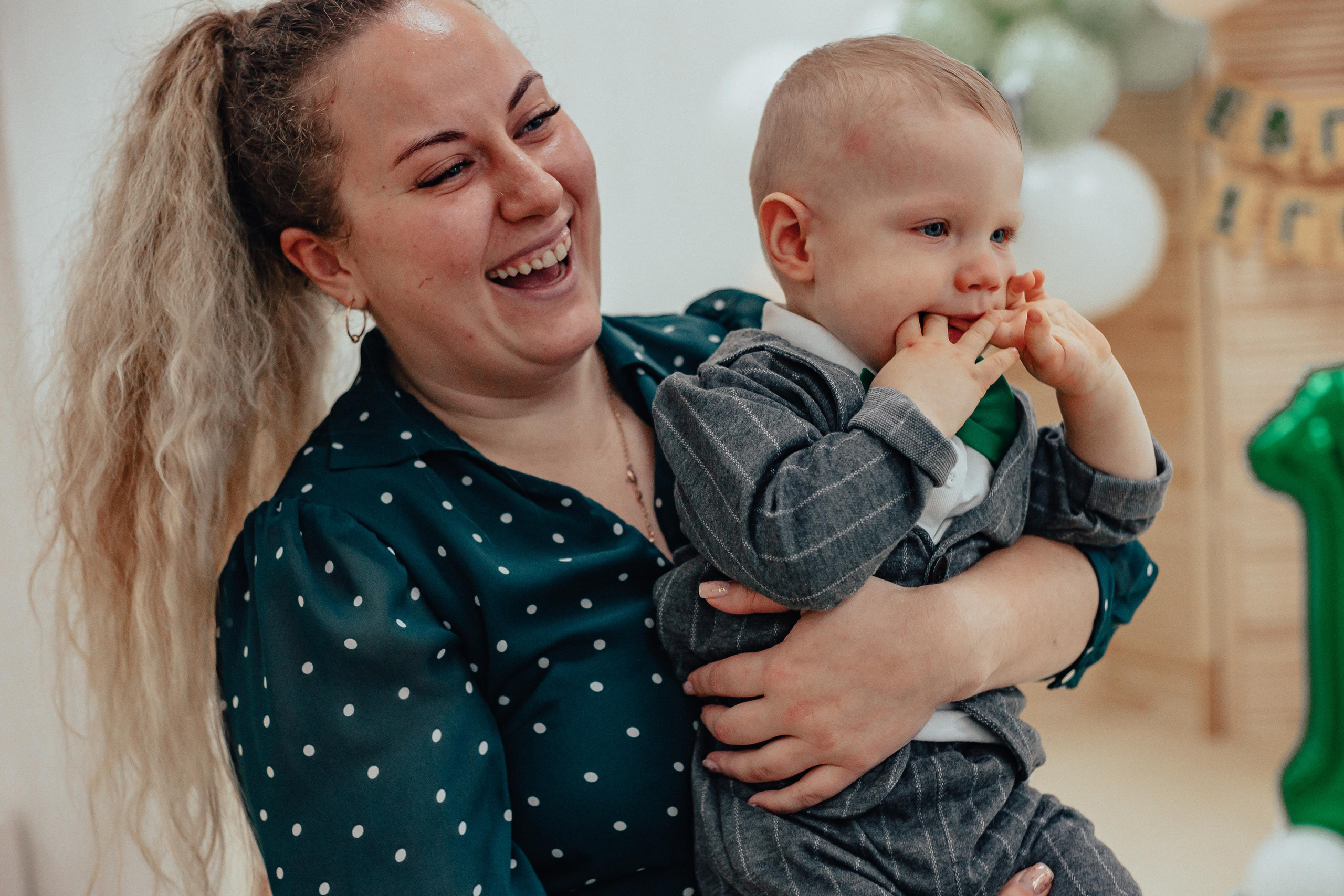 1 год в игровой. Фотограф Авилова Дарья ● Тюмень● Съемка больших семей ●Архив поколений