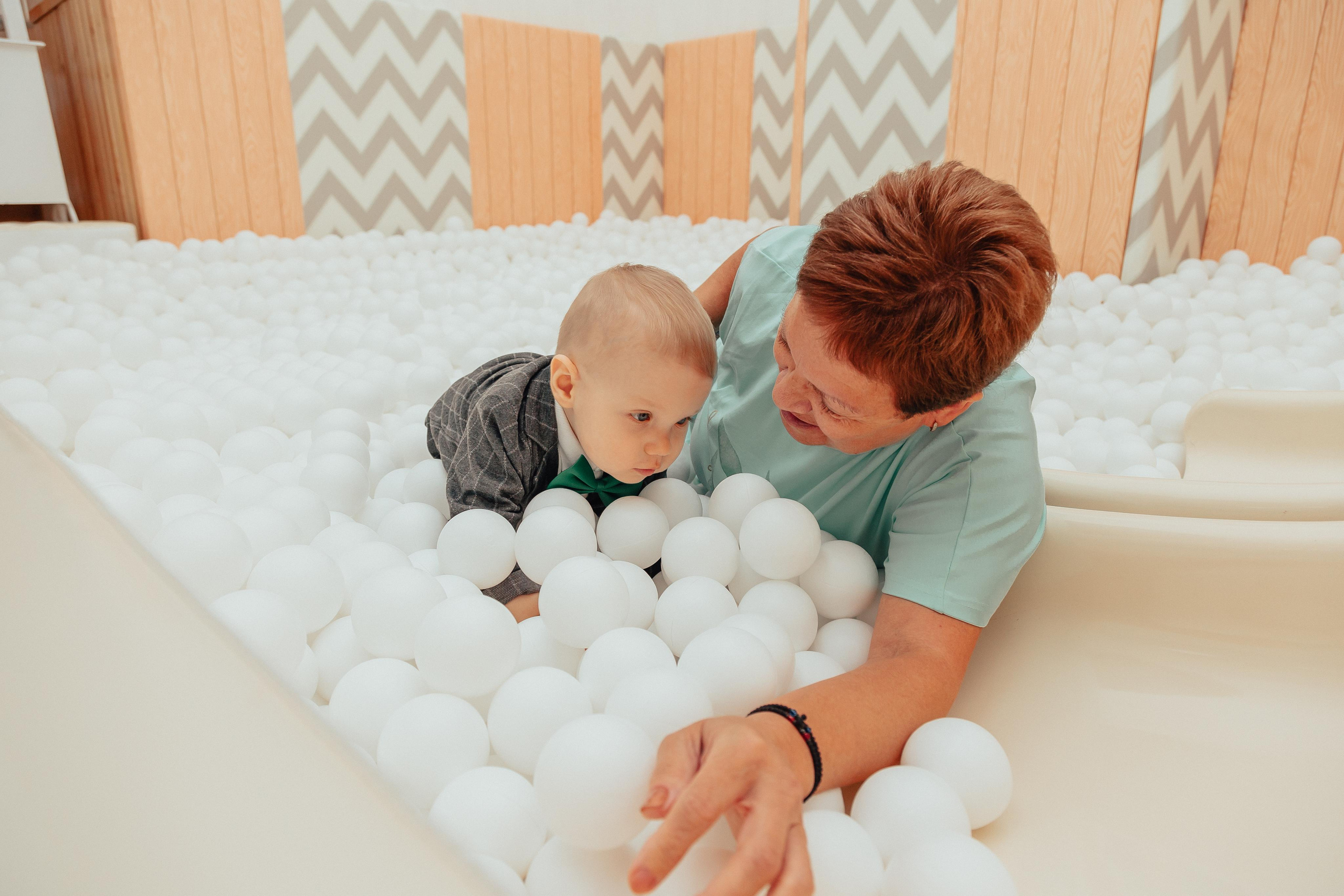 1 год в игровой. Фотограф Авилова Дарья ● Тюмень● Съемка больших семей ●Архив поколений