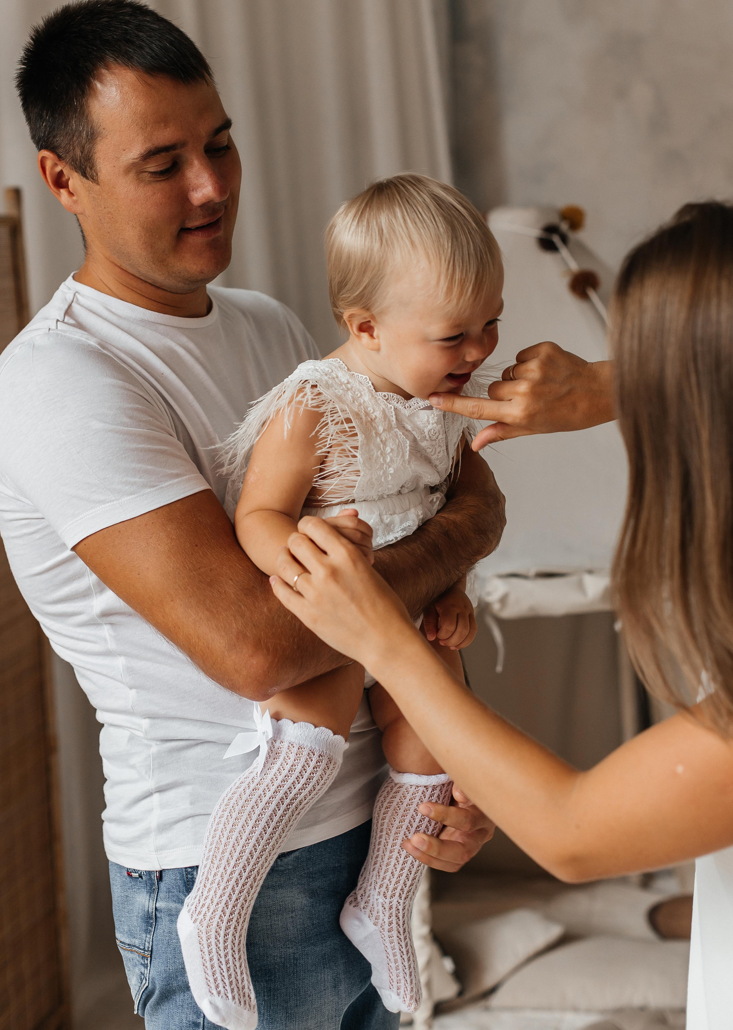 Семейная фотосессия (1 годик). Фотограф Авилова Дарья ● Тюмень● Съемка больших семей ●Архив поколений