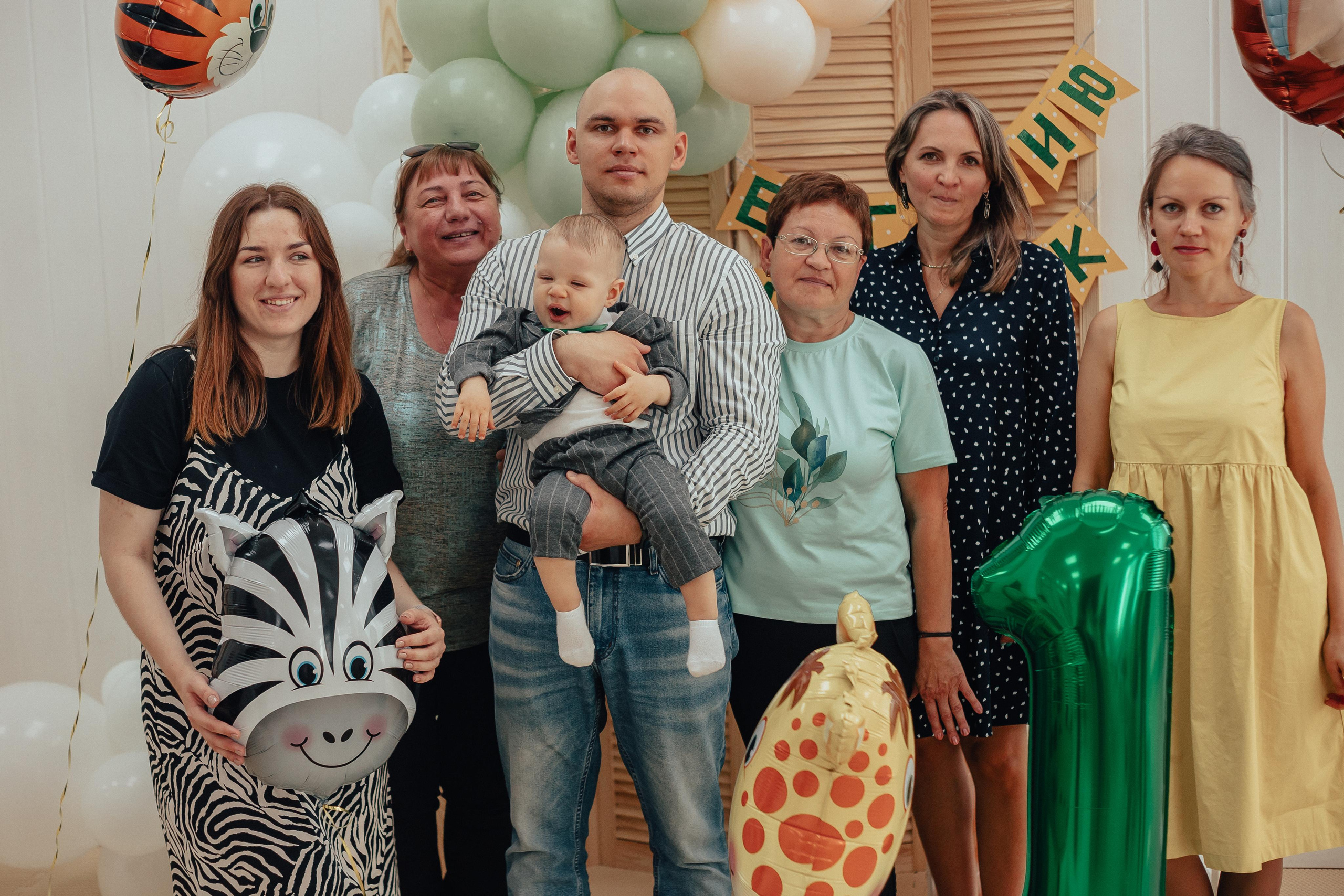 1 год в игровой. Фотограф Авилова Дарья ● Тюмень● Съемка больших семей ●Архив поколений