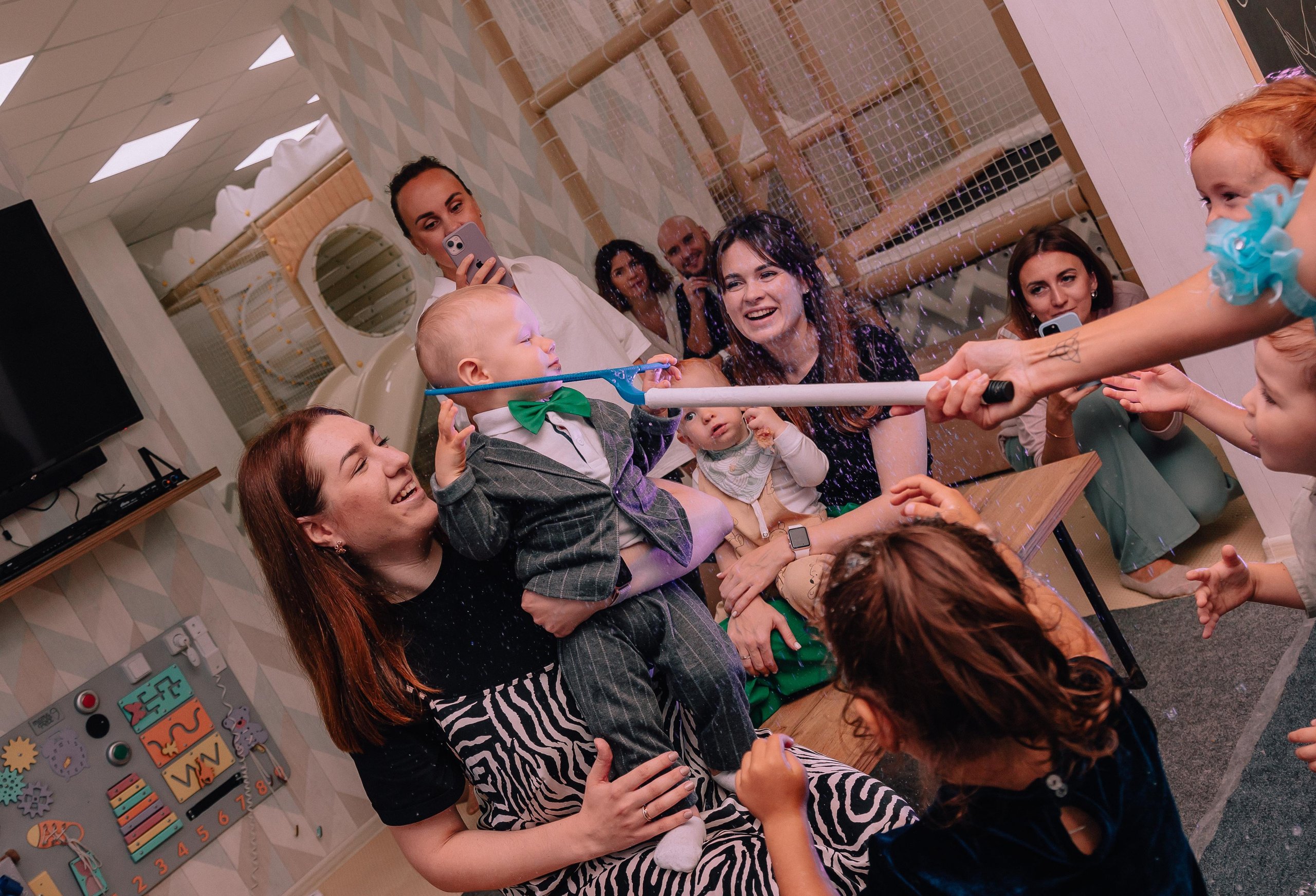 1 год в игровой. Фотограф Авилова Дарья ● Тюмень● Съемка больших семей ●Архив поколений